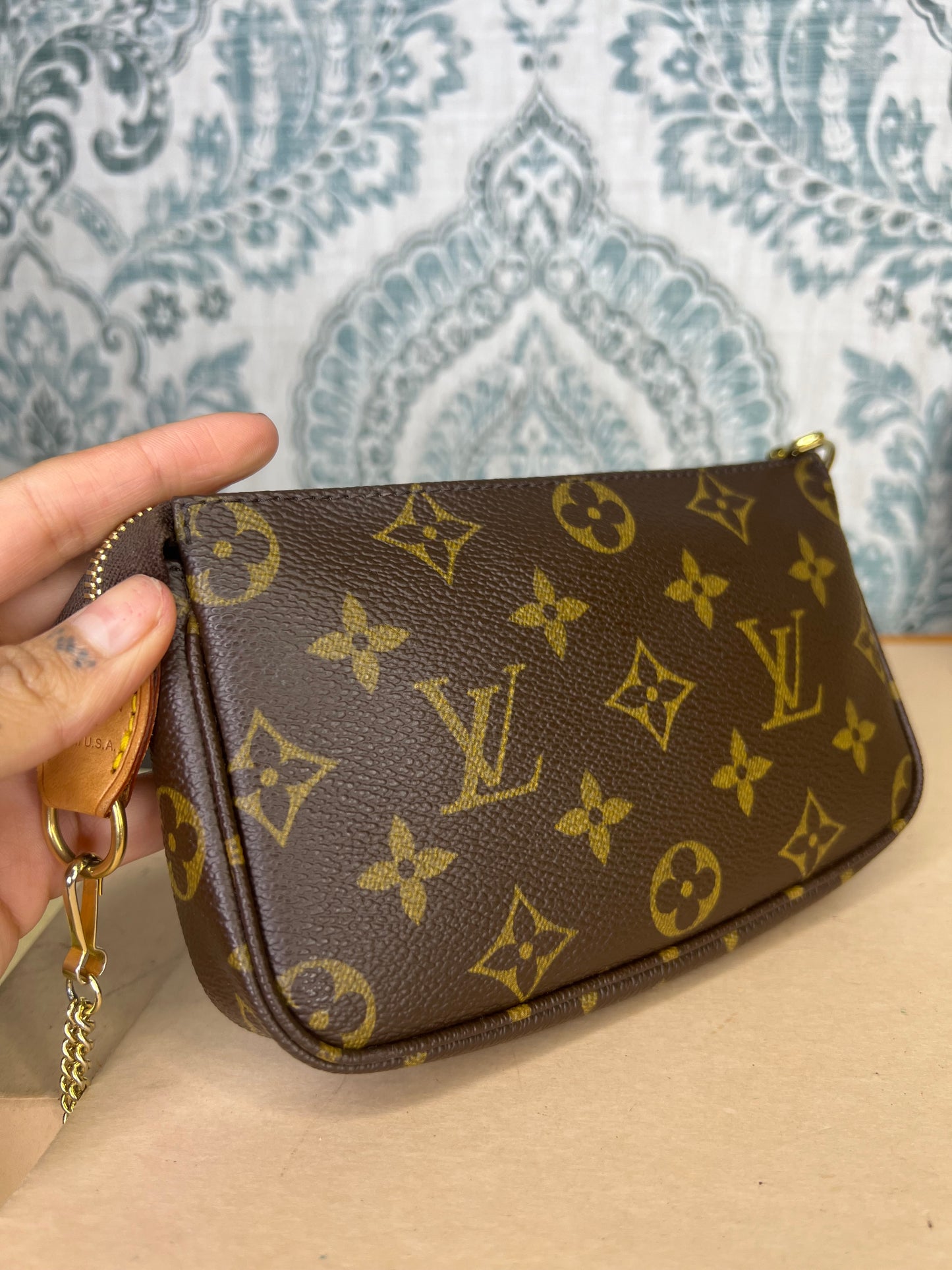 Louis Vuitton Bucket Pochette