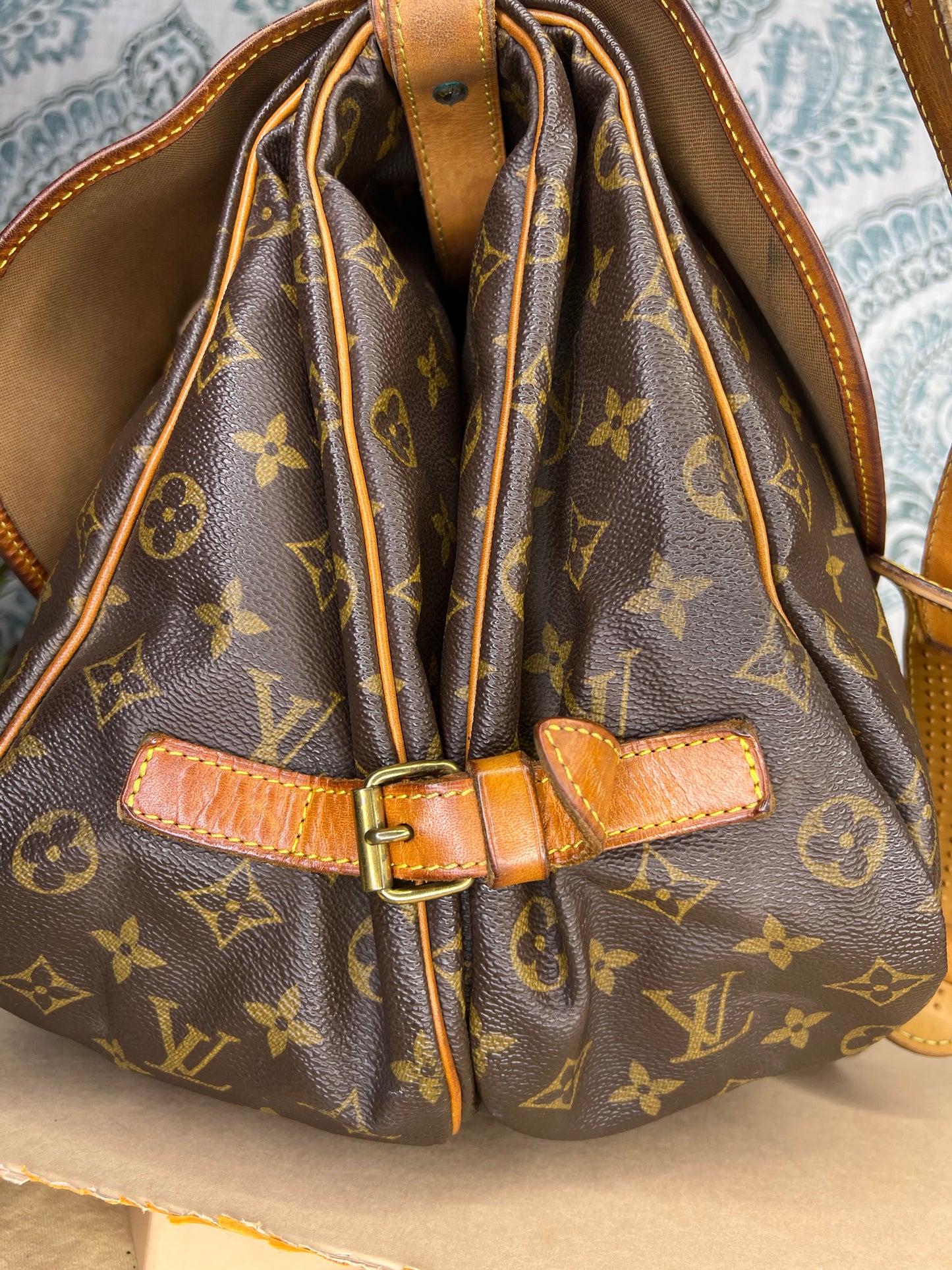 Louis Vuitton Saumur 35