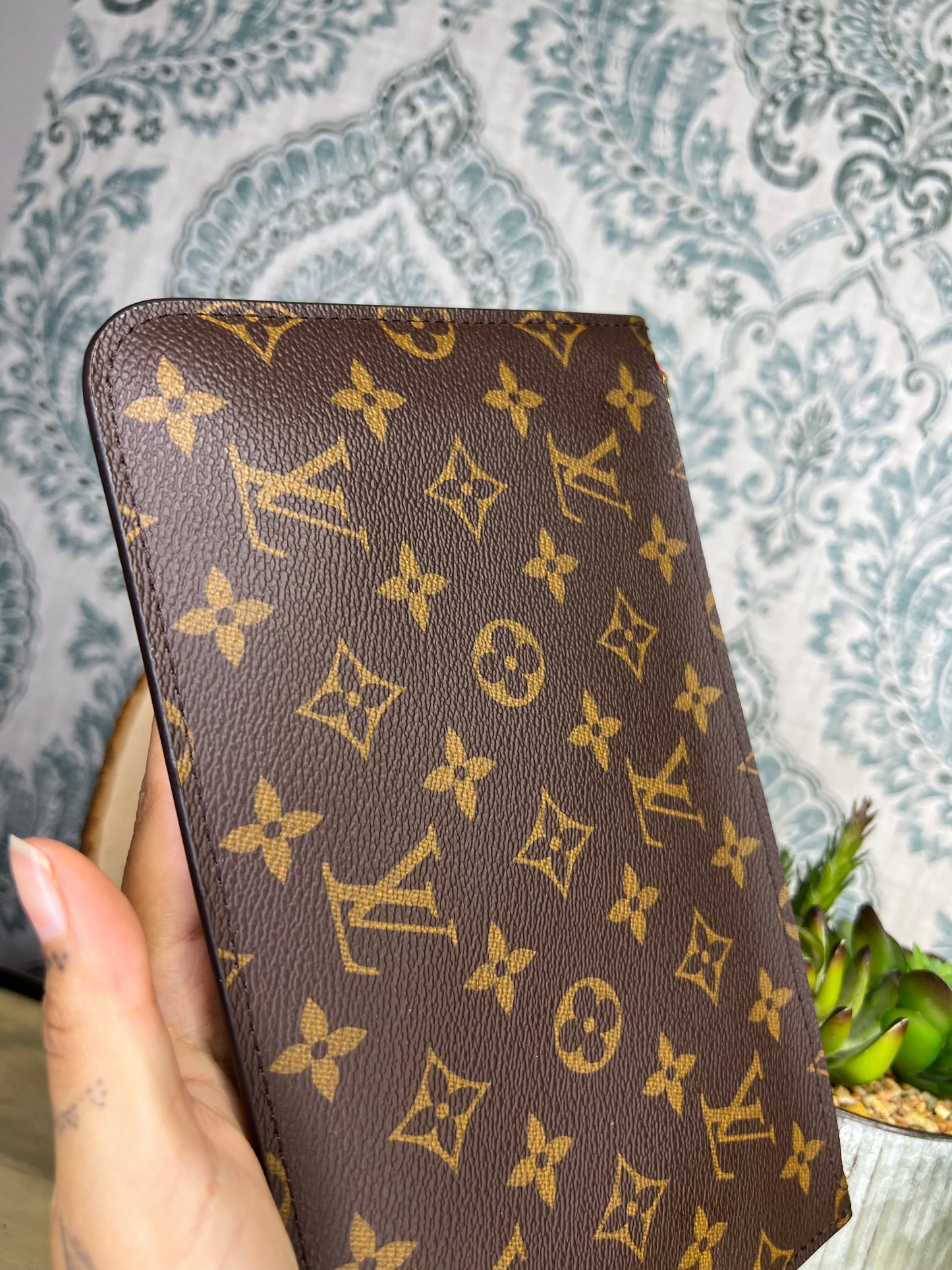 Neverfull Pouch Cherry Red