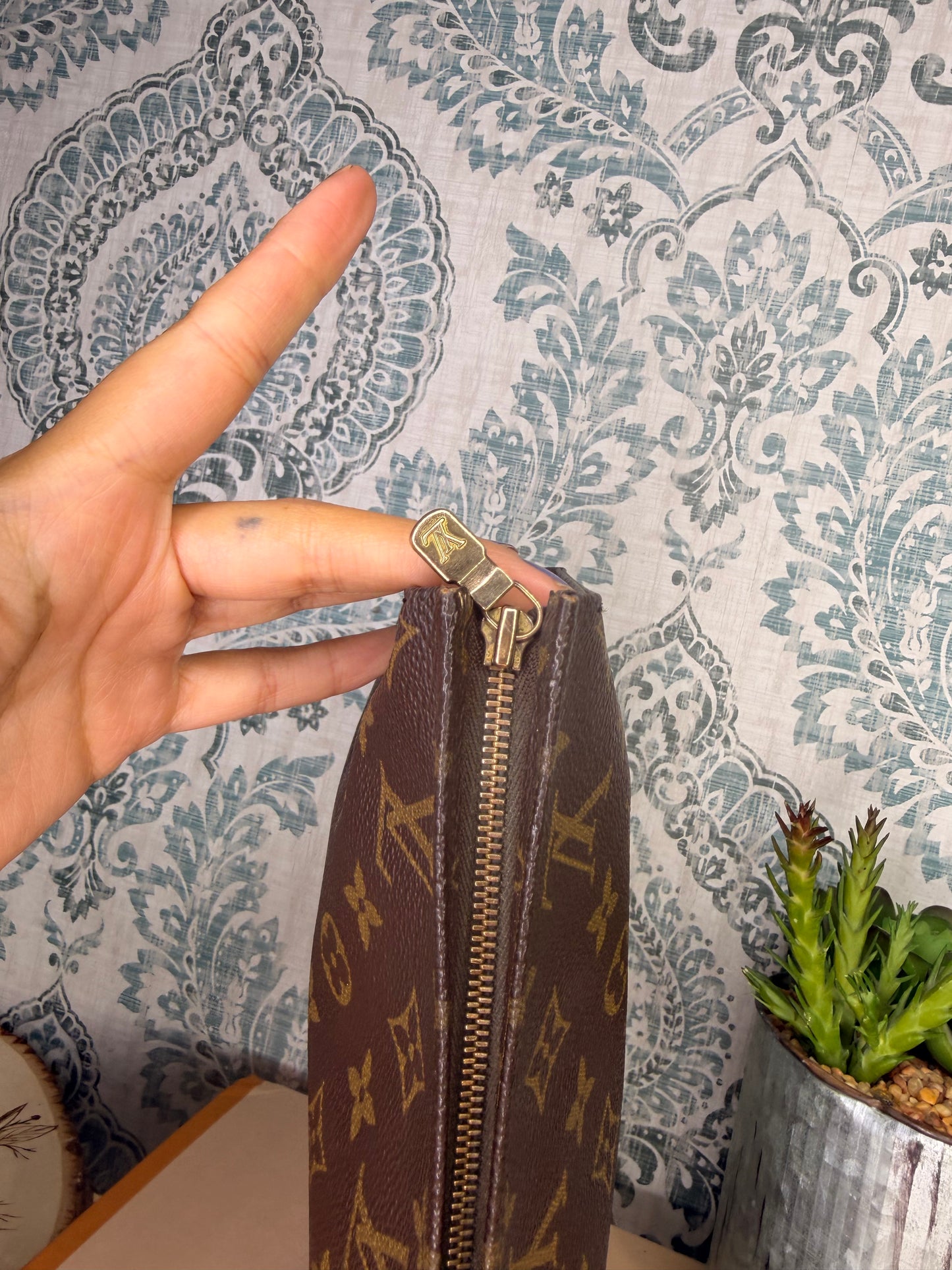 Louis Vuitton Toiletry 26