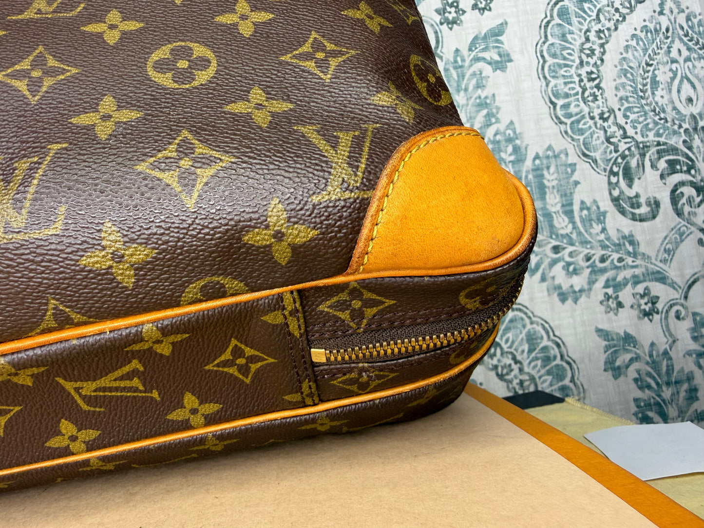 Louis Vuitton Porte Documents Voyage GM