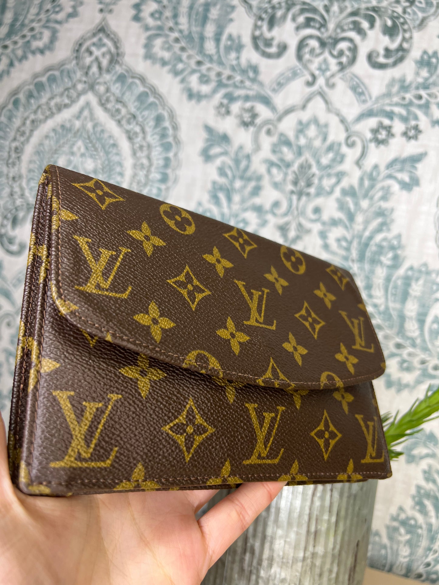Louis Vuitton Rabat 20 Clutch