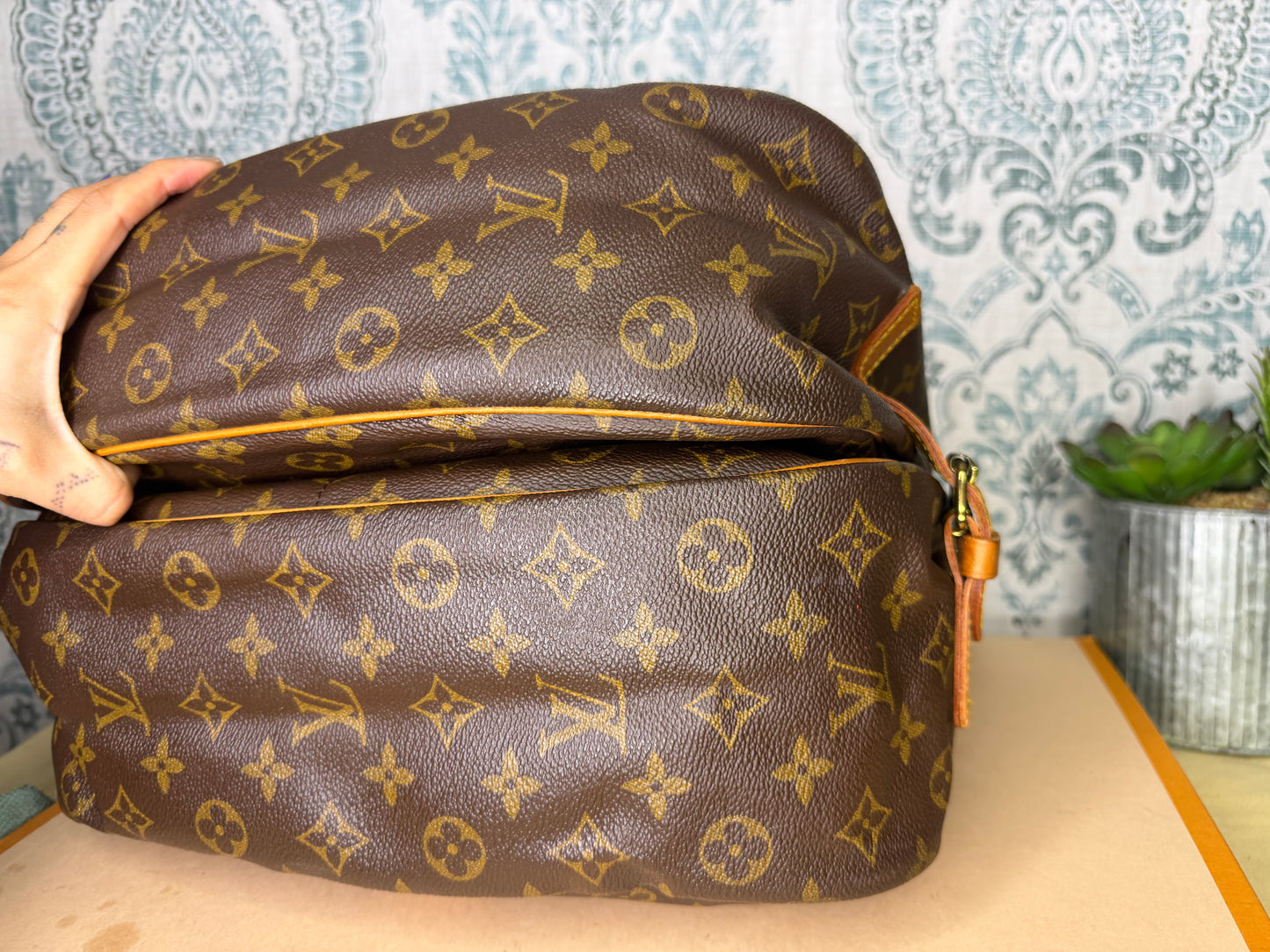 Louis Vuitton Saumur 35