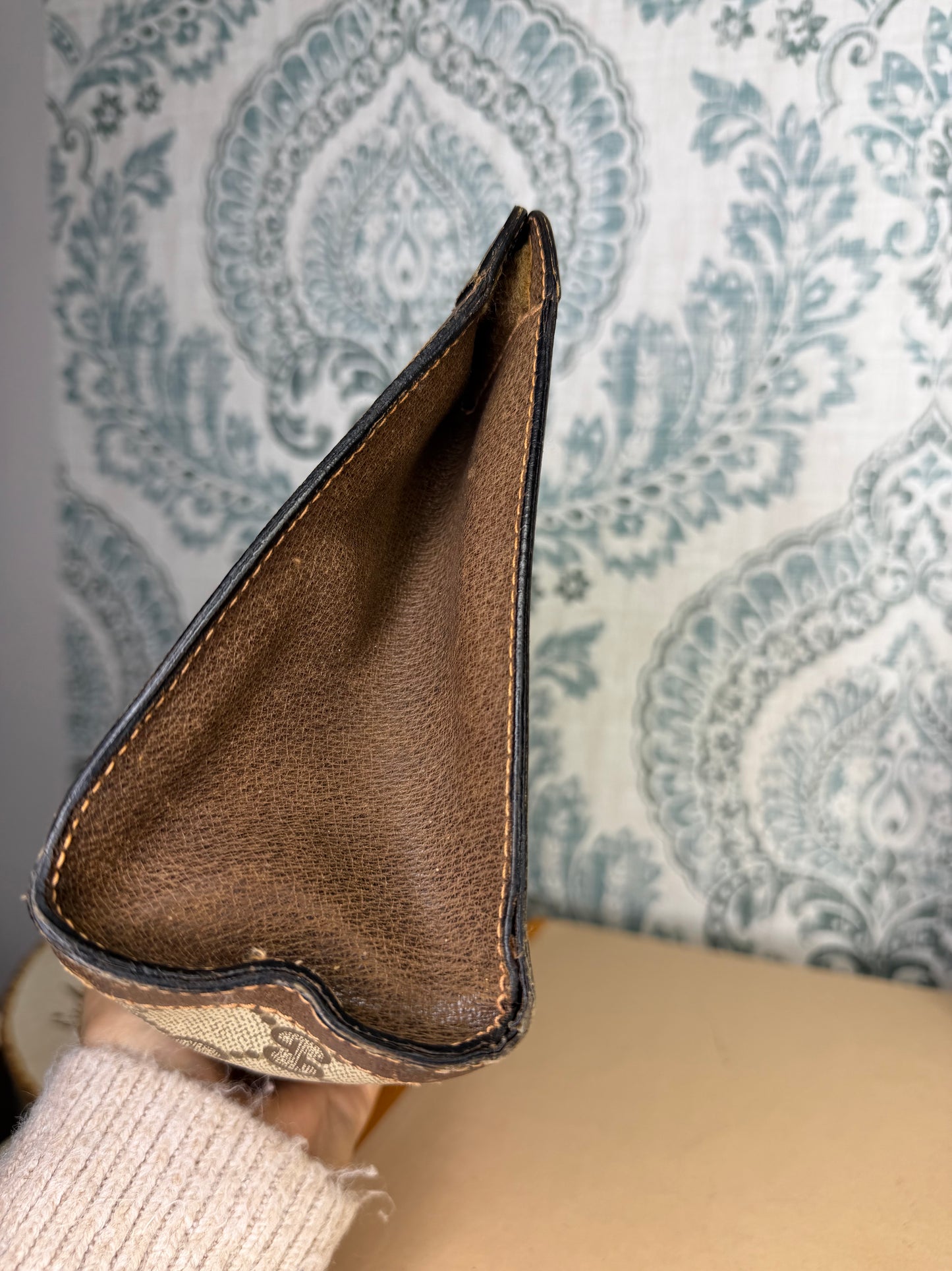 Gucci Supreme Sherry Line Clutch (Accessory Collection)