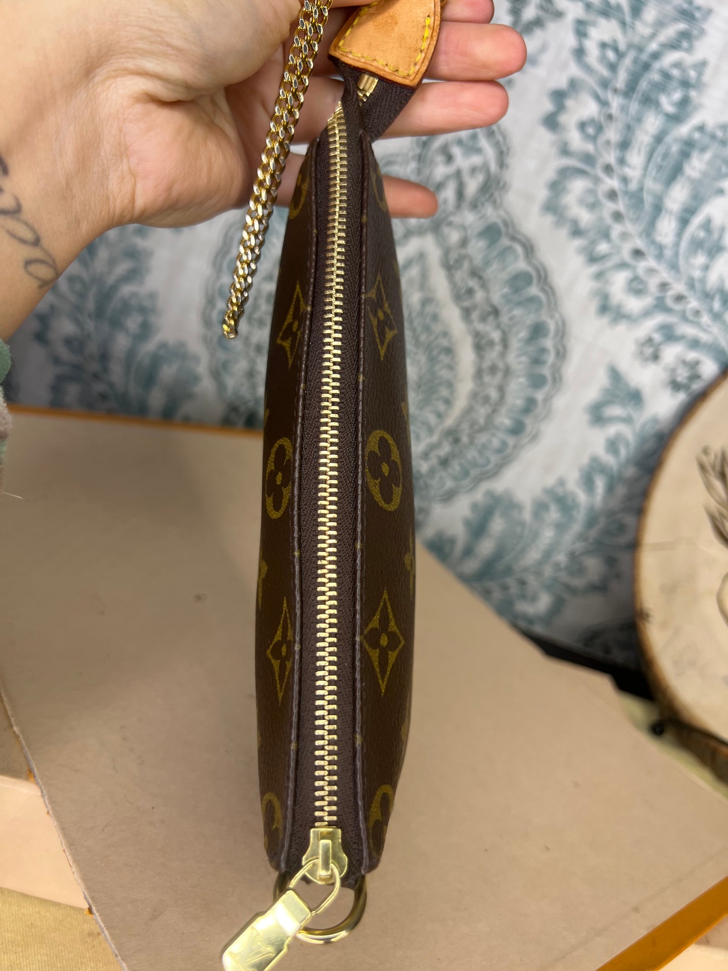 Louis Vuitton Bucket Pochette