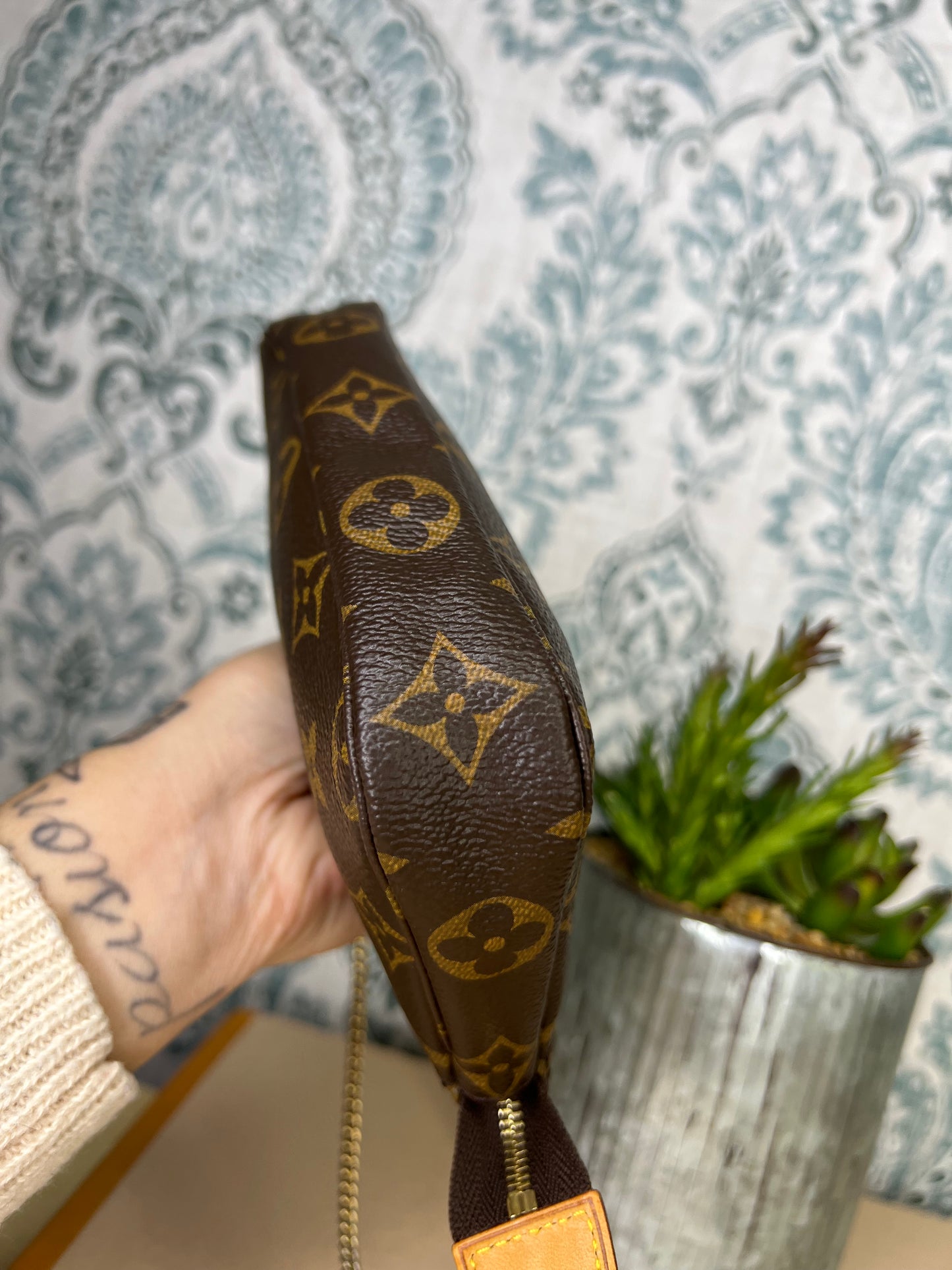 Louis Vuitton Monogram Bucket Pochette