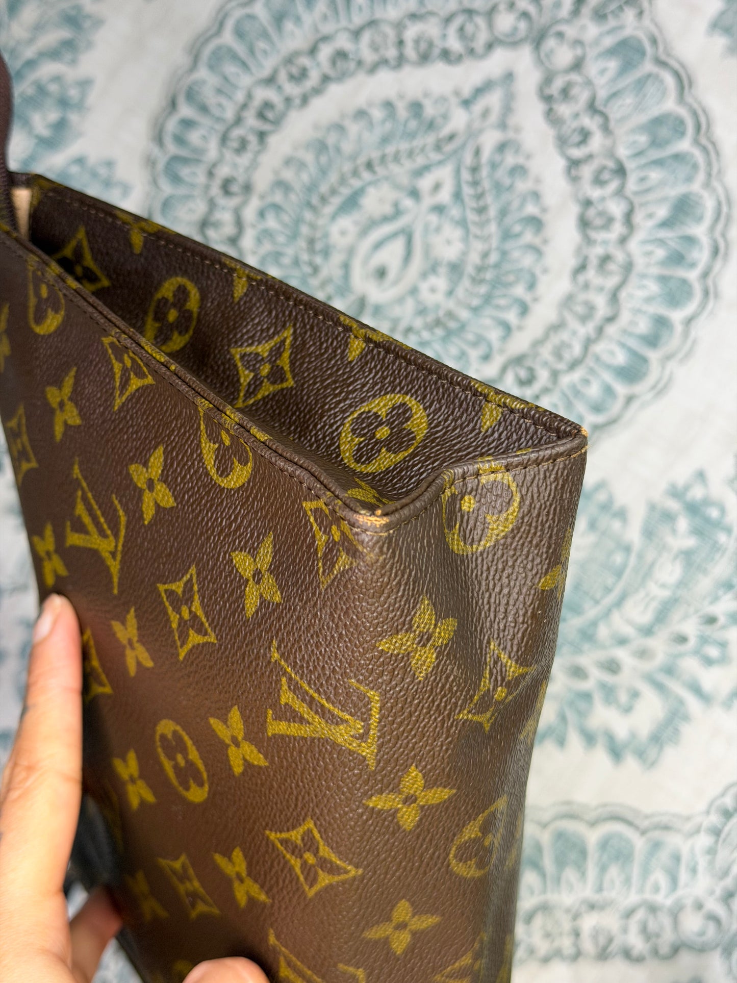 Louis Vuitton Toiletry 26