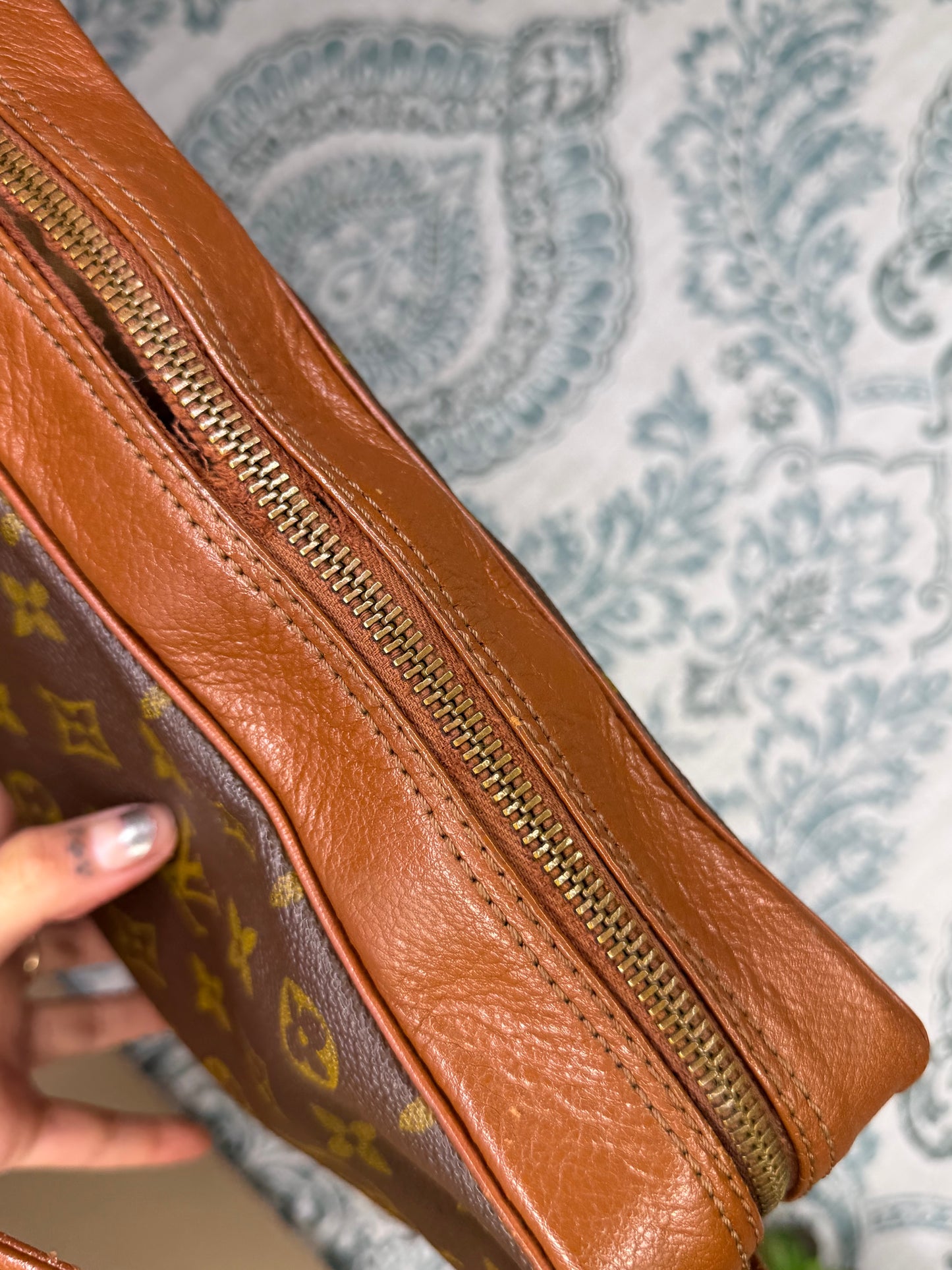 Louis Vuitton Sac Bandouliere 30 (needs new zipper)