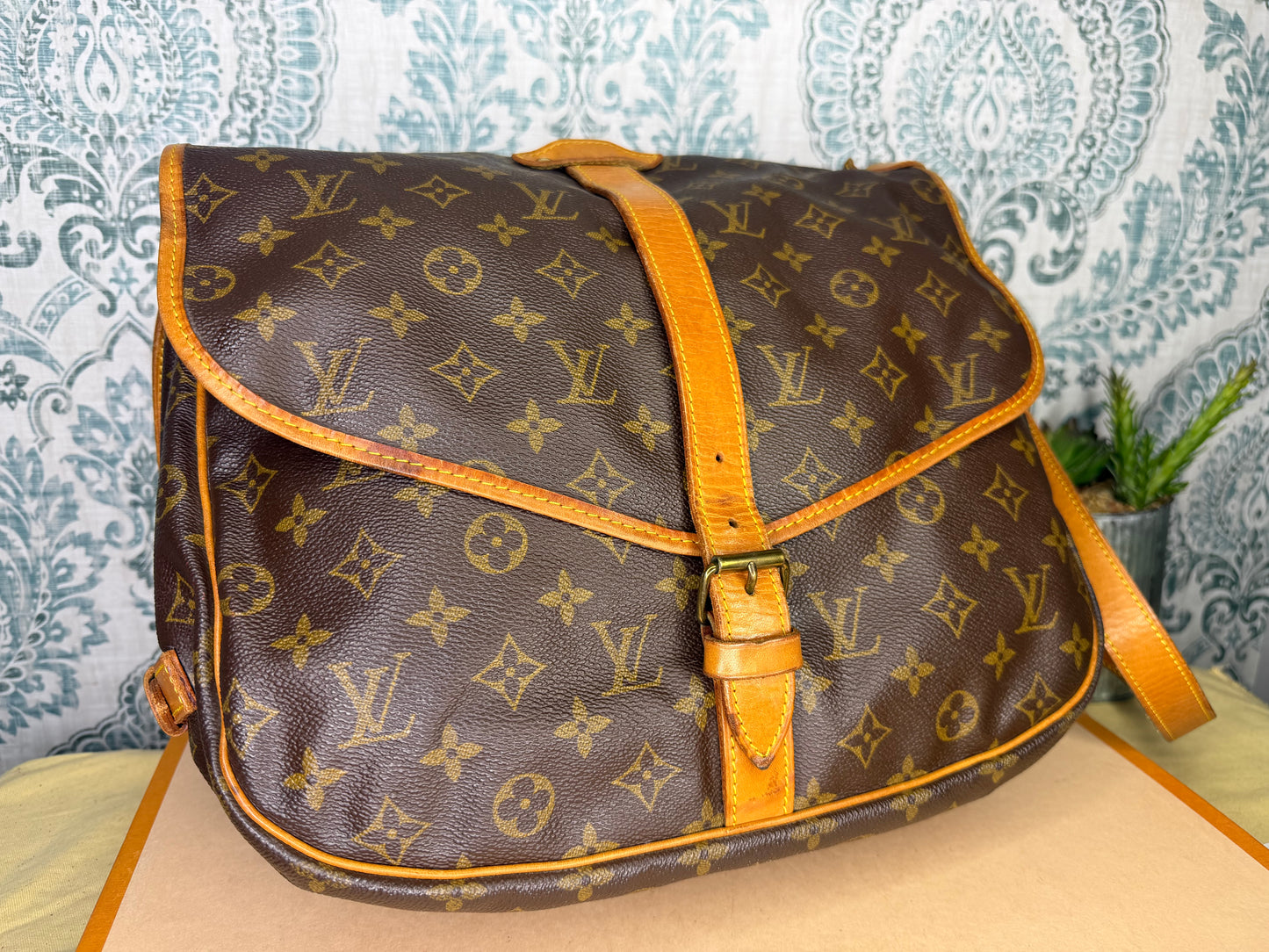 Louis Vuitton Saumur 35