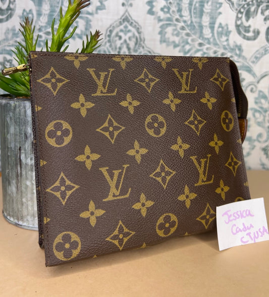 Louis Vuitton Toiletry 19