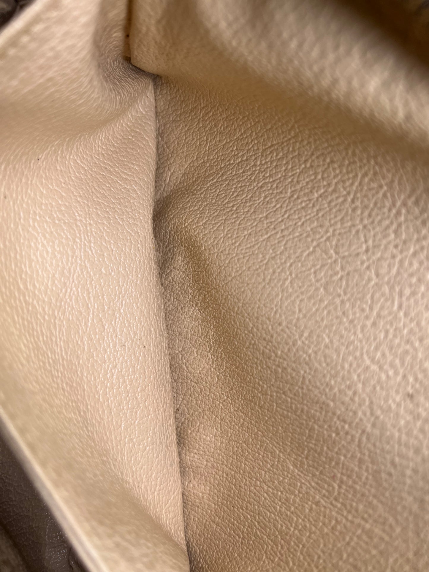 Louis Vuitton Trousse 23