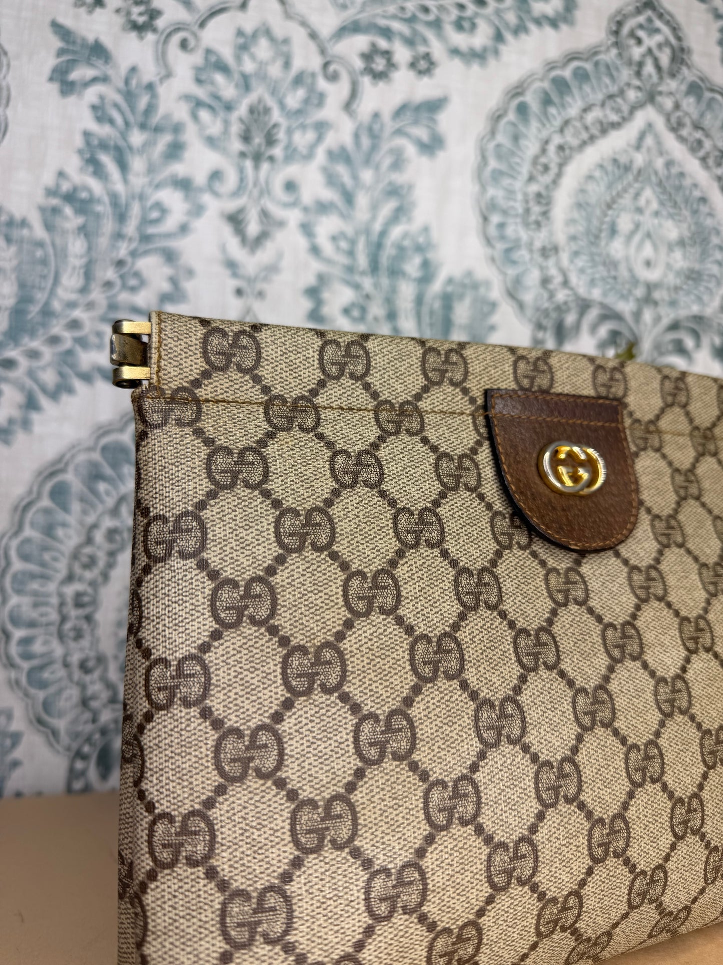Gucci Supreme Brown Vintage Clutch