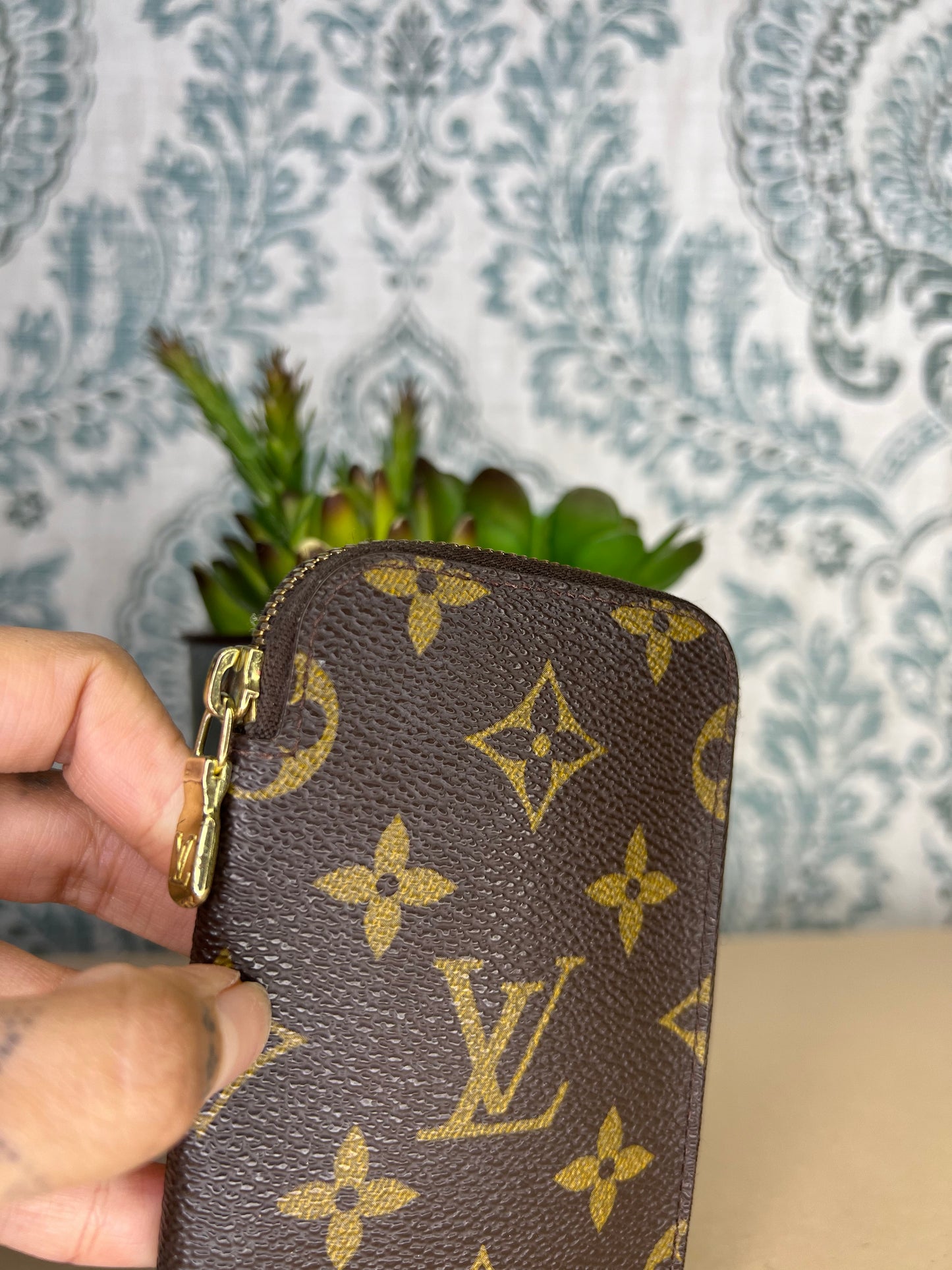 Louis Vuitton Zip Around Multicles 6 Key Holder