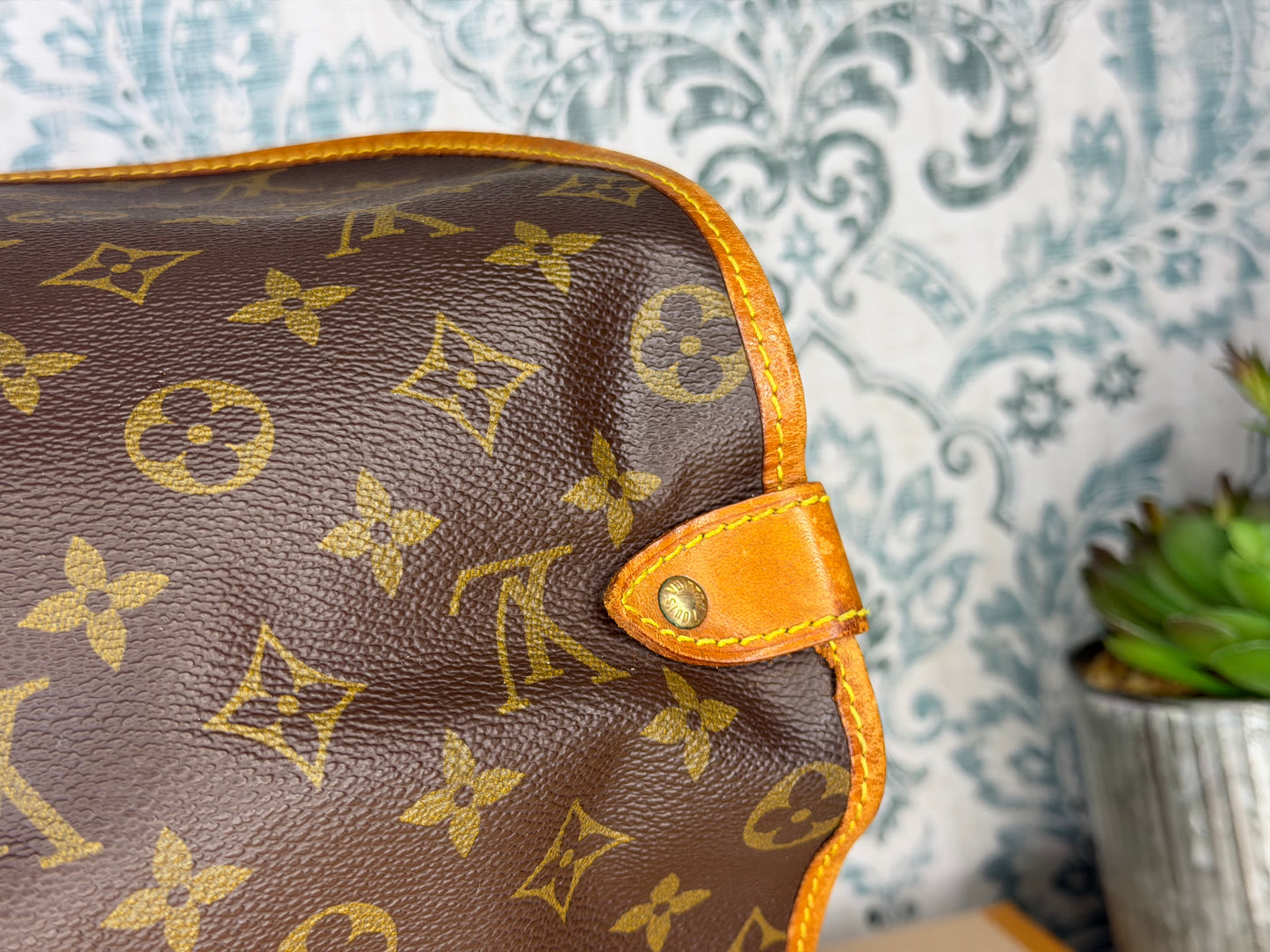 Louis Vuitton Saumur 35