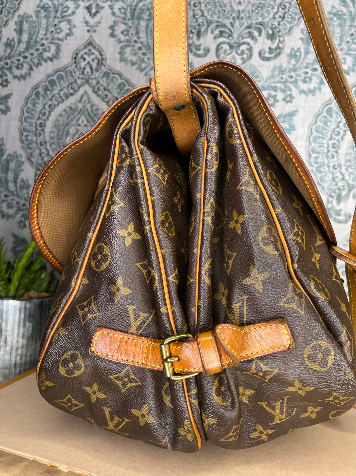Louis Vuitton Saumur 35