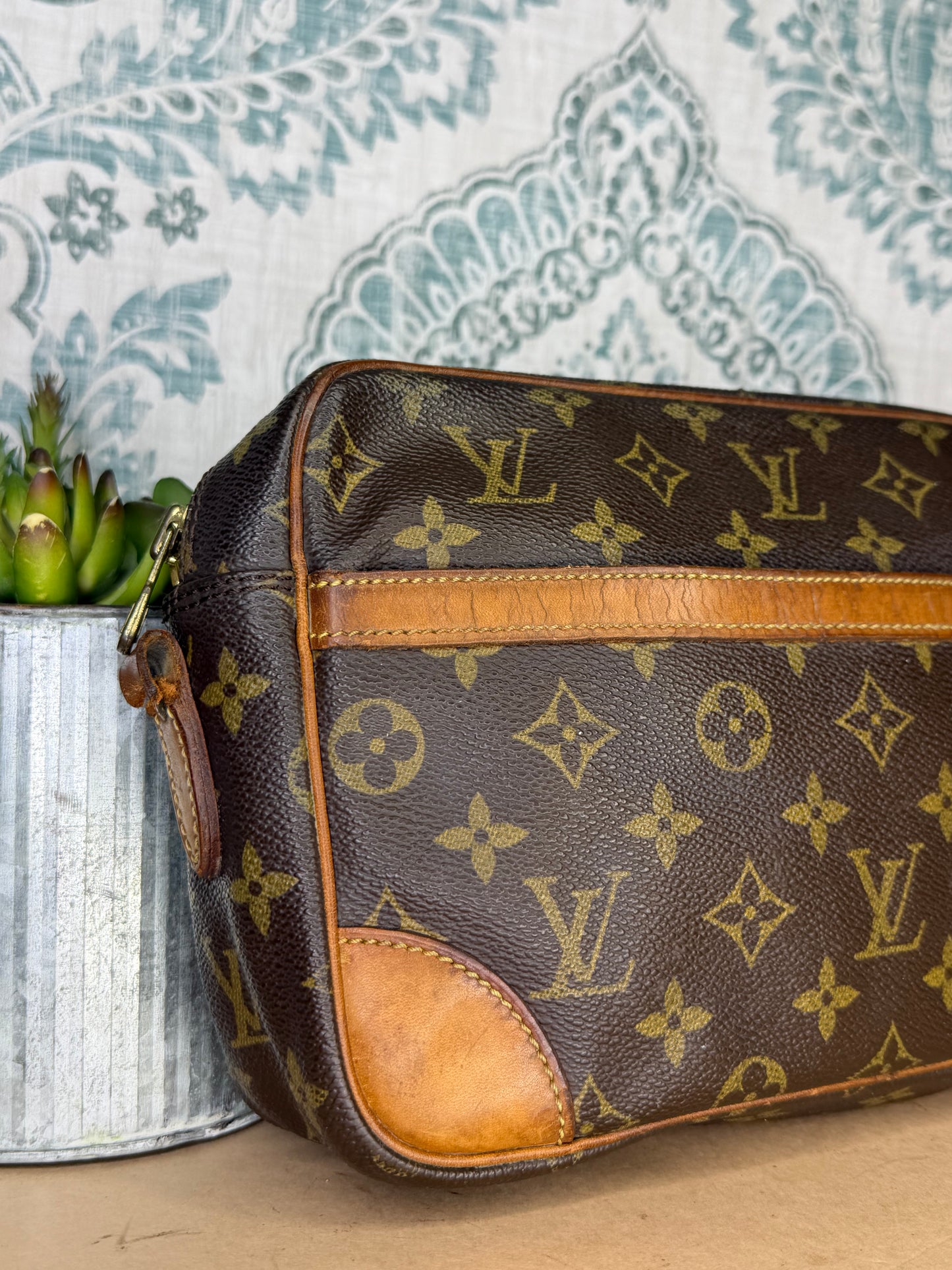 Louis Vuitton Trocadero 27 (damaged)