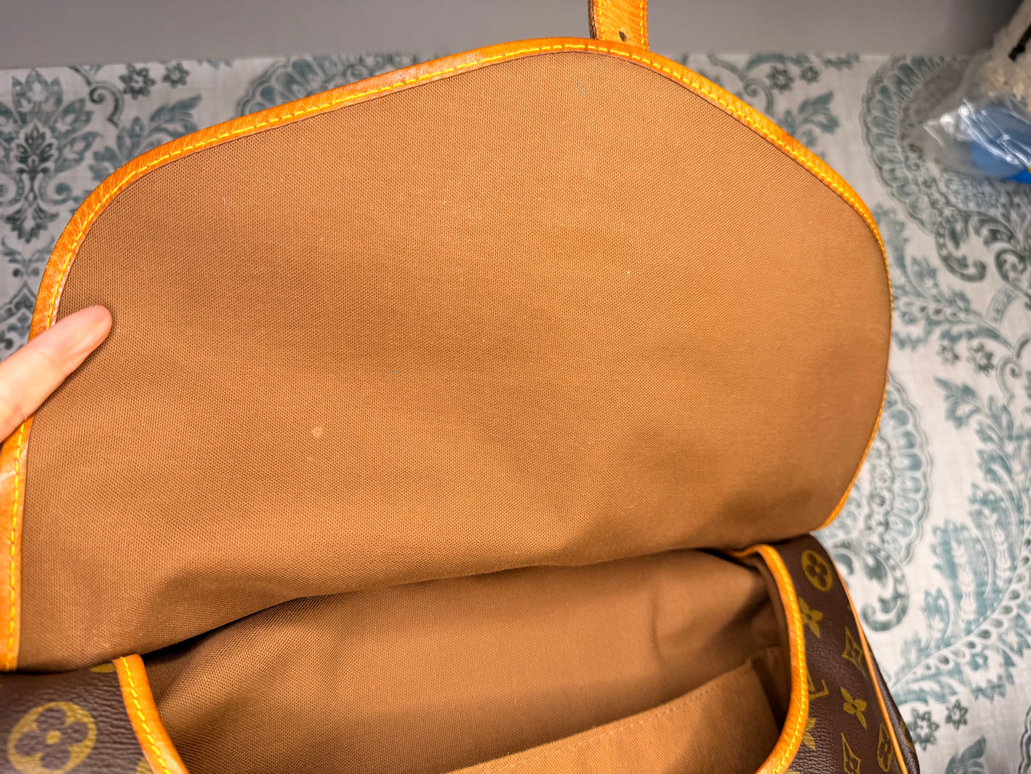Louis Vuitton Saumur 35