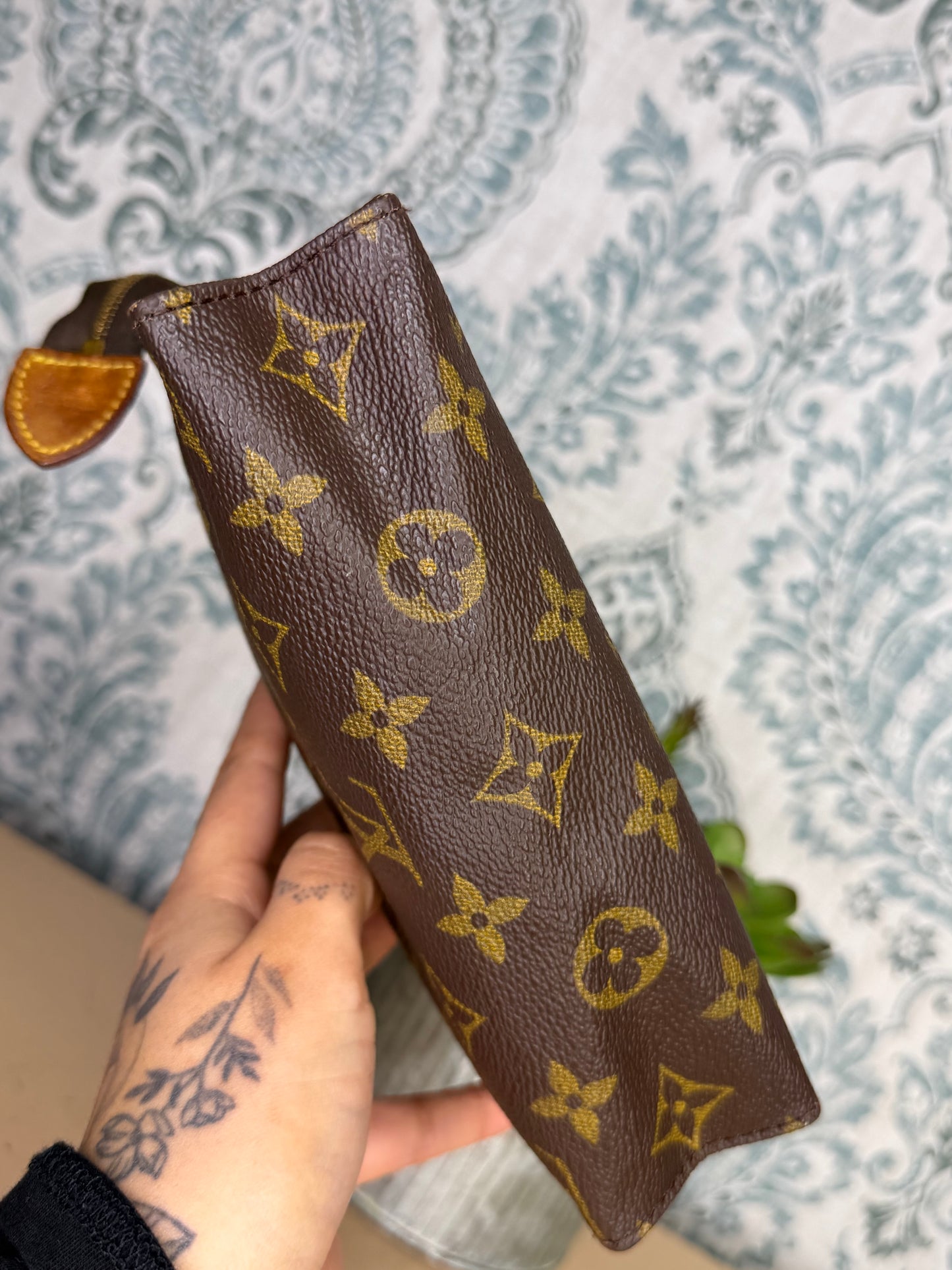 Louis Vuitton Toiletry 19