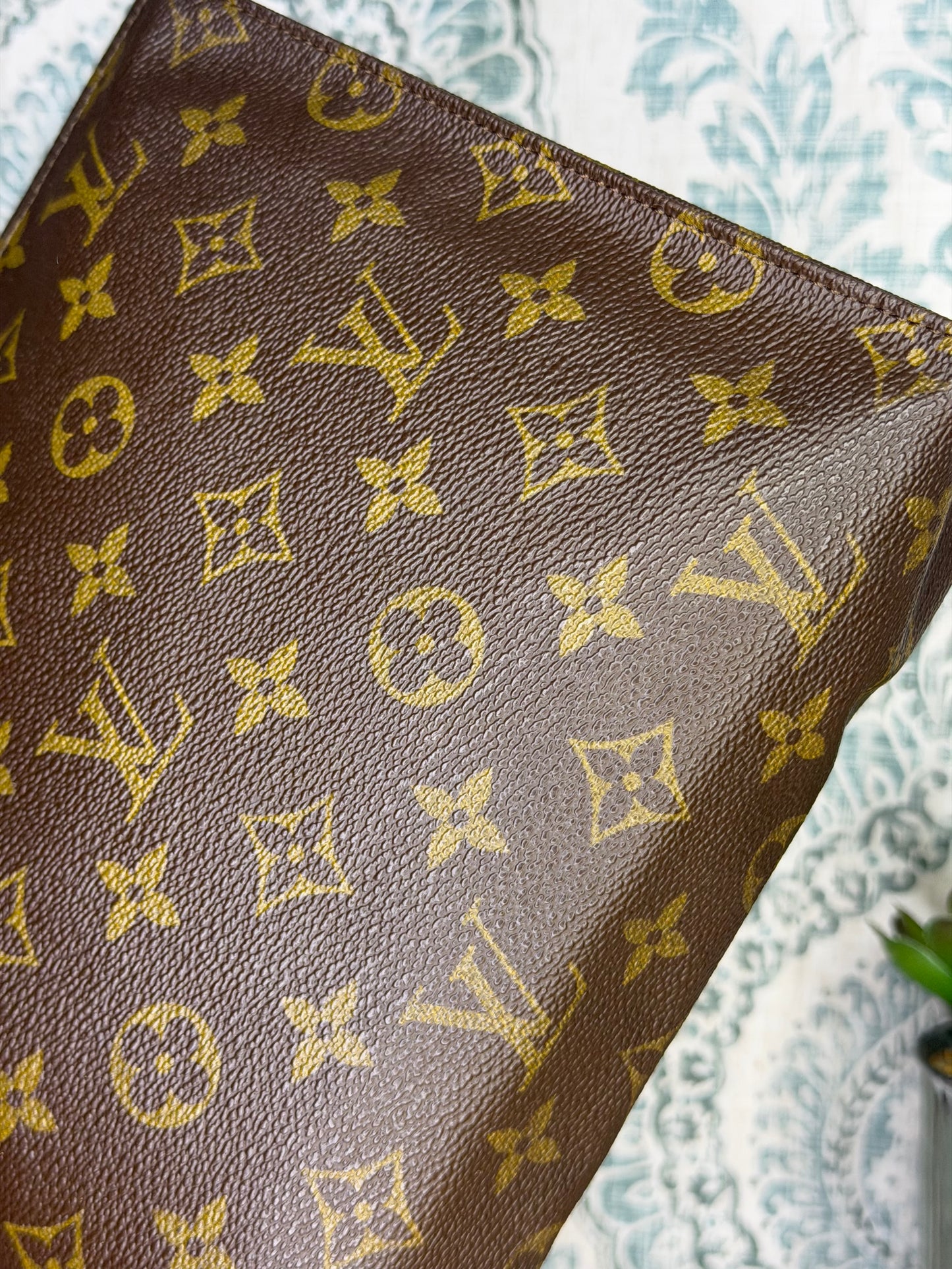 Louis Vuitton Toiletry 26