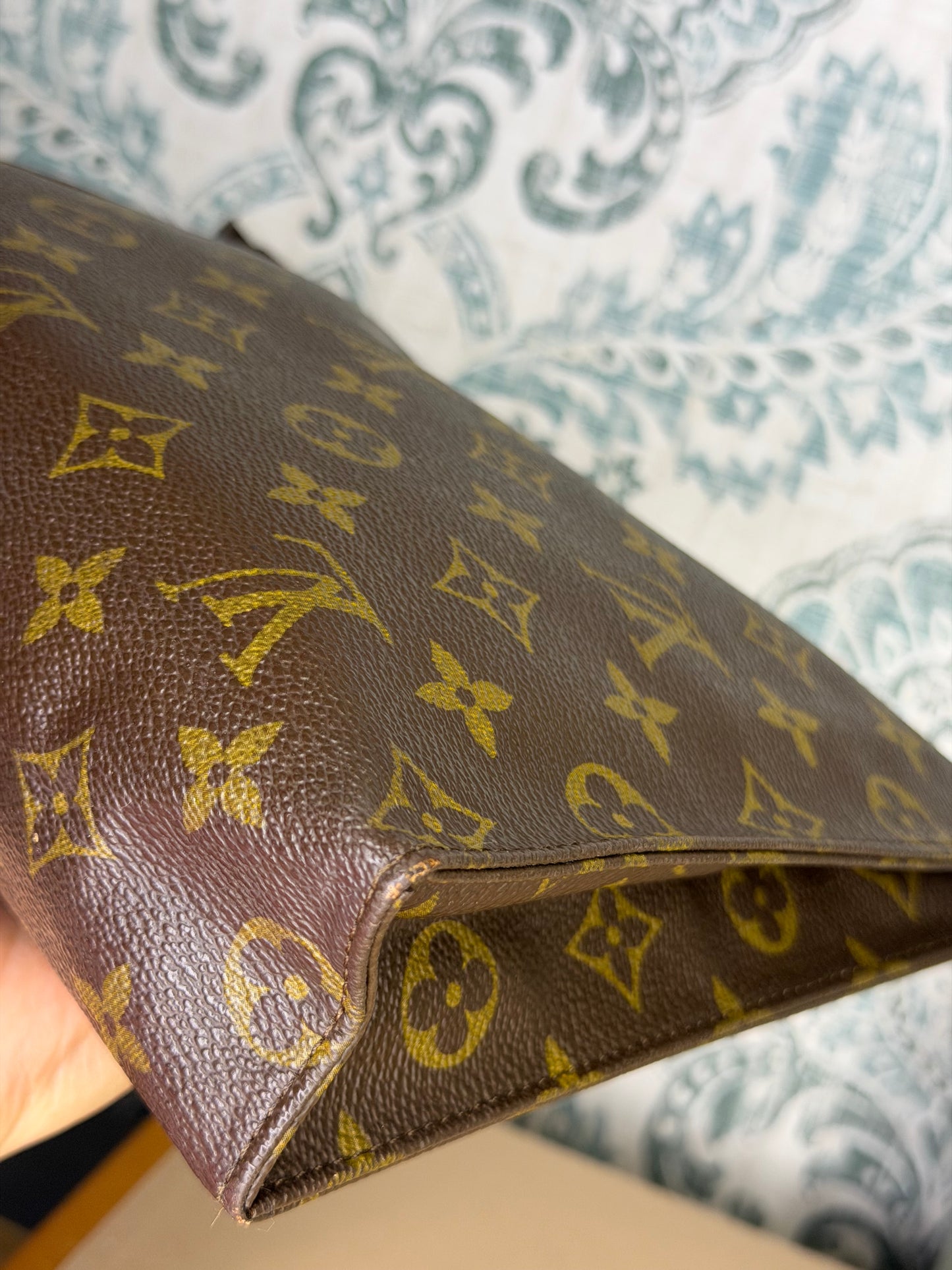 Louis Vuitton Toiletry 26