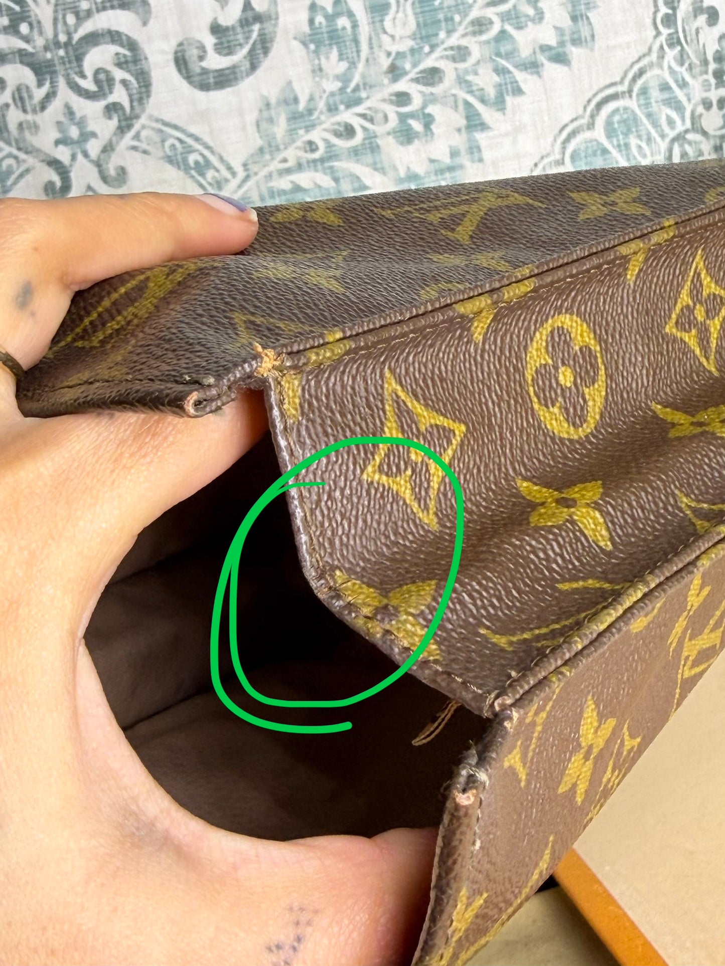 Louis Vuitton Toiletry 26