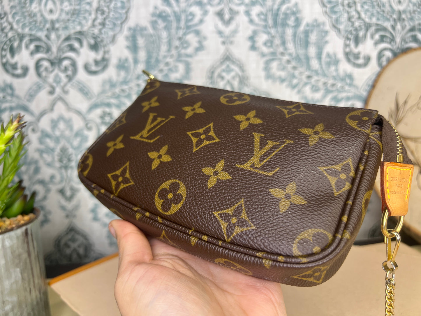 Louis Vuitton Bucket Pochette