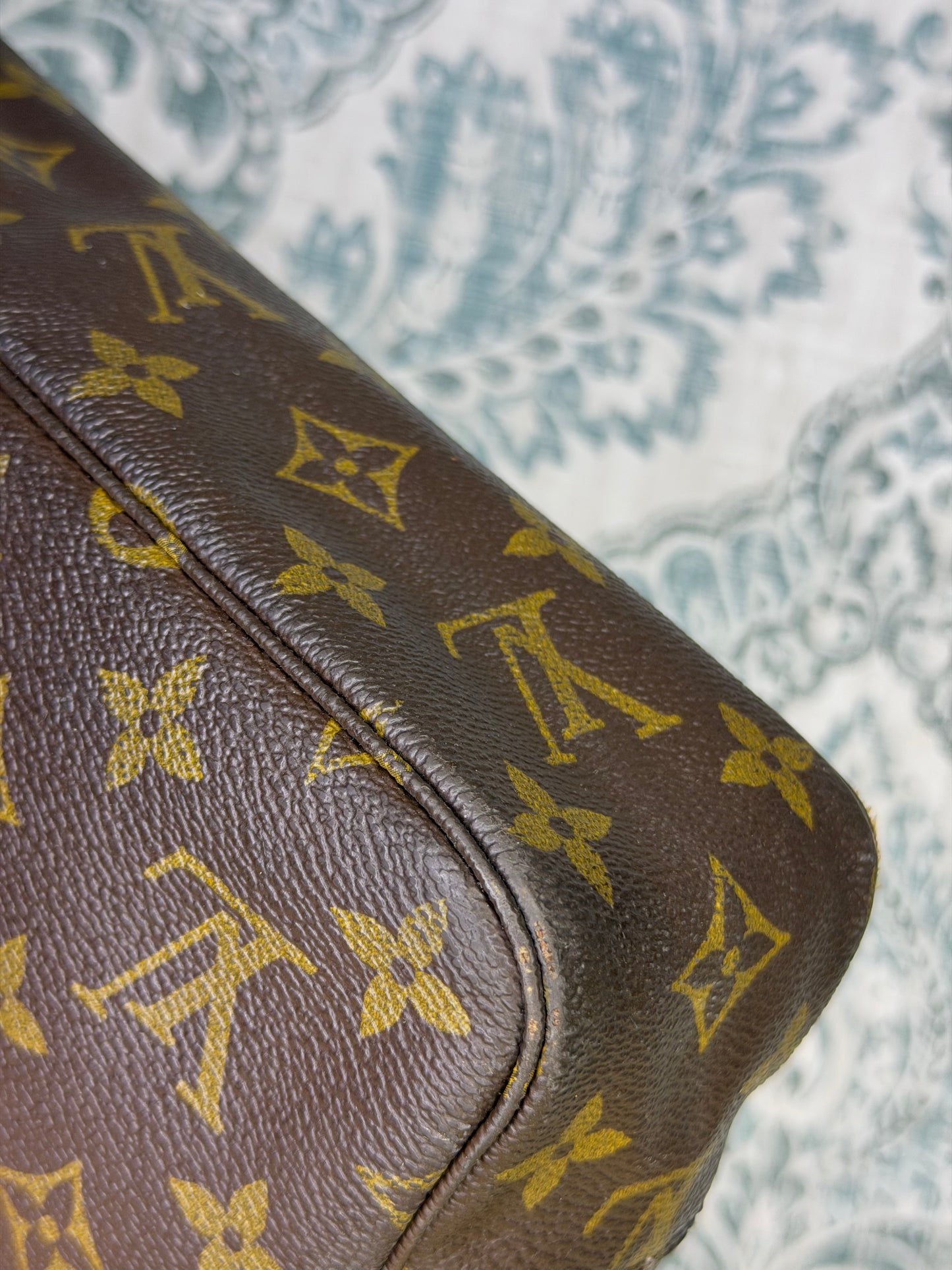 Louis Vuitton Trousse 23