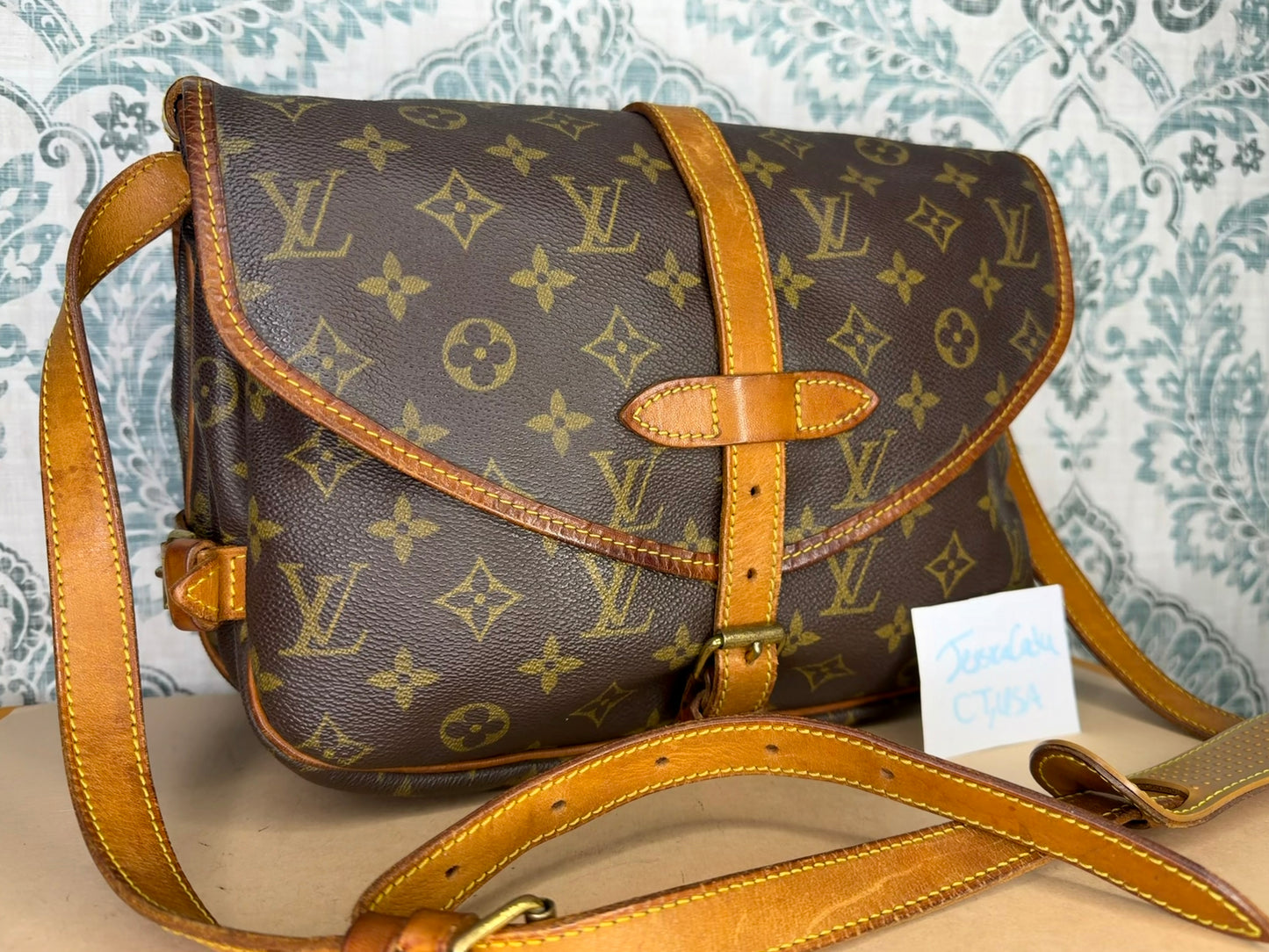 Louis Vuitton Saumur 30