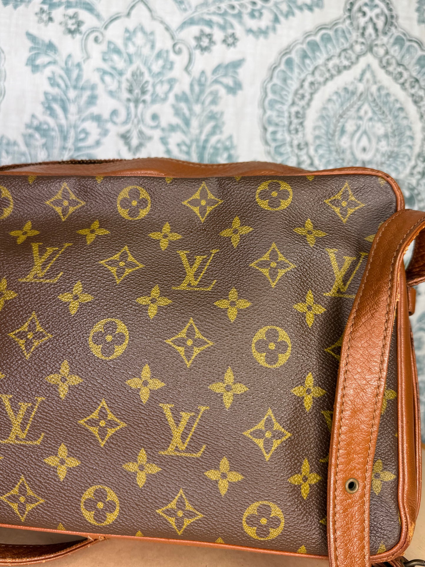 Louis Vuitton Sac Bandouliere 30 (needs new zipper)