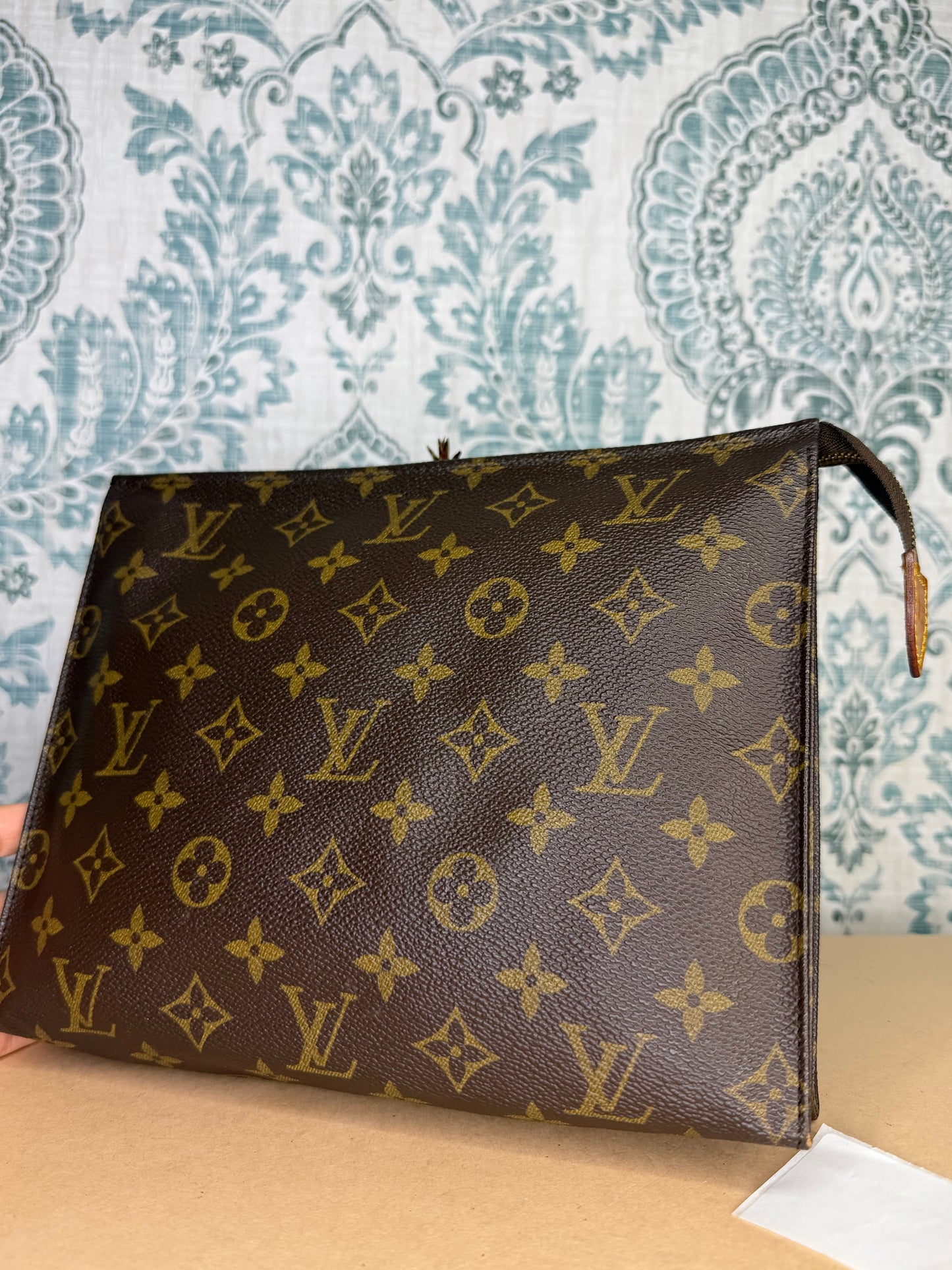 Louis Vuitton Toiletry 26