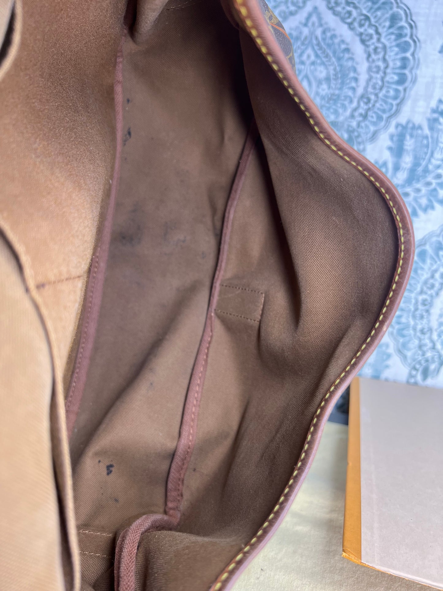 Louis Vuitton Saumur 35