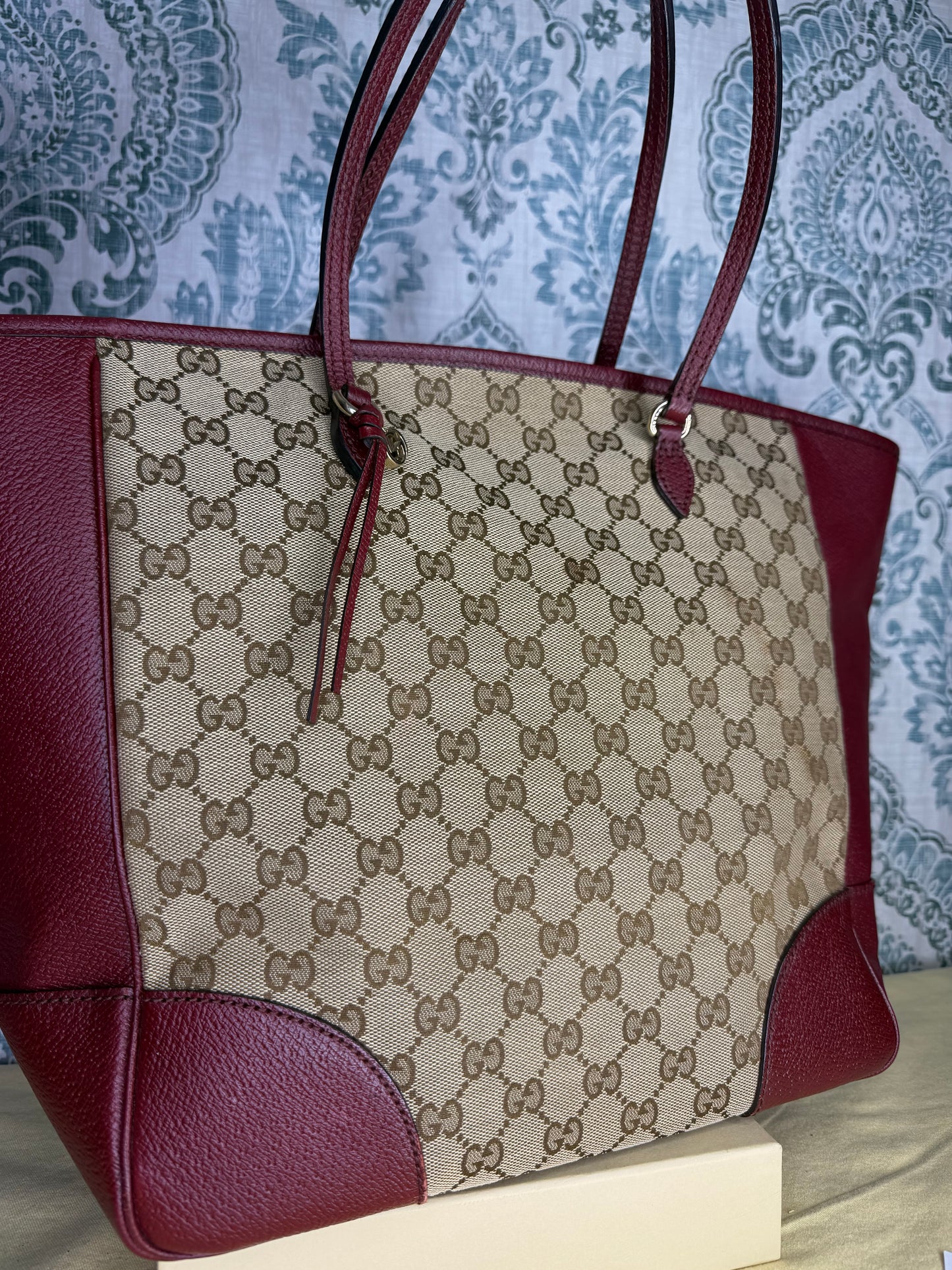 Gucci Medium Bree Zippered Tote