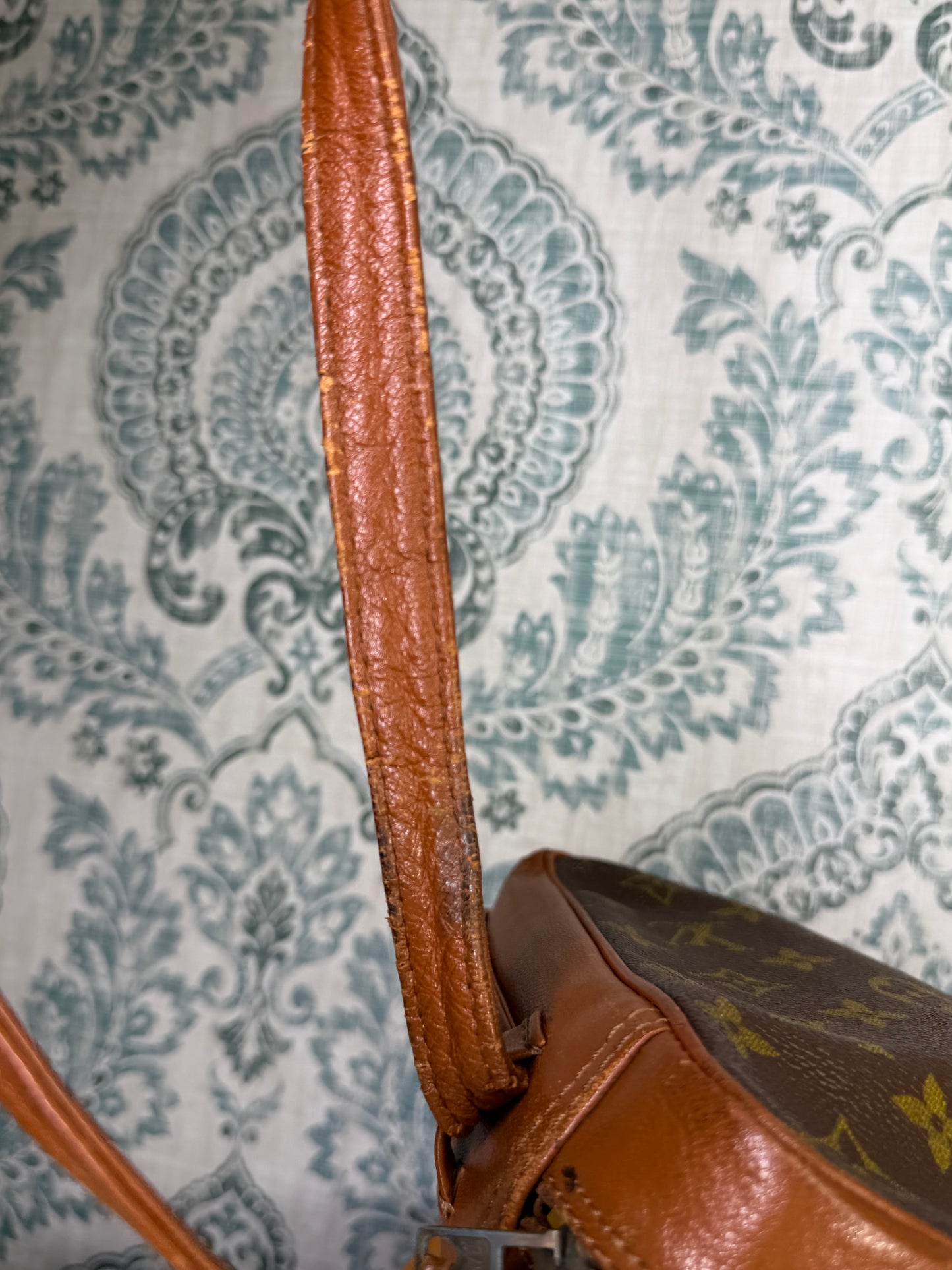Louis Vuitton Sac Bandouliere 30 (needs new zipper)
