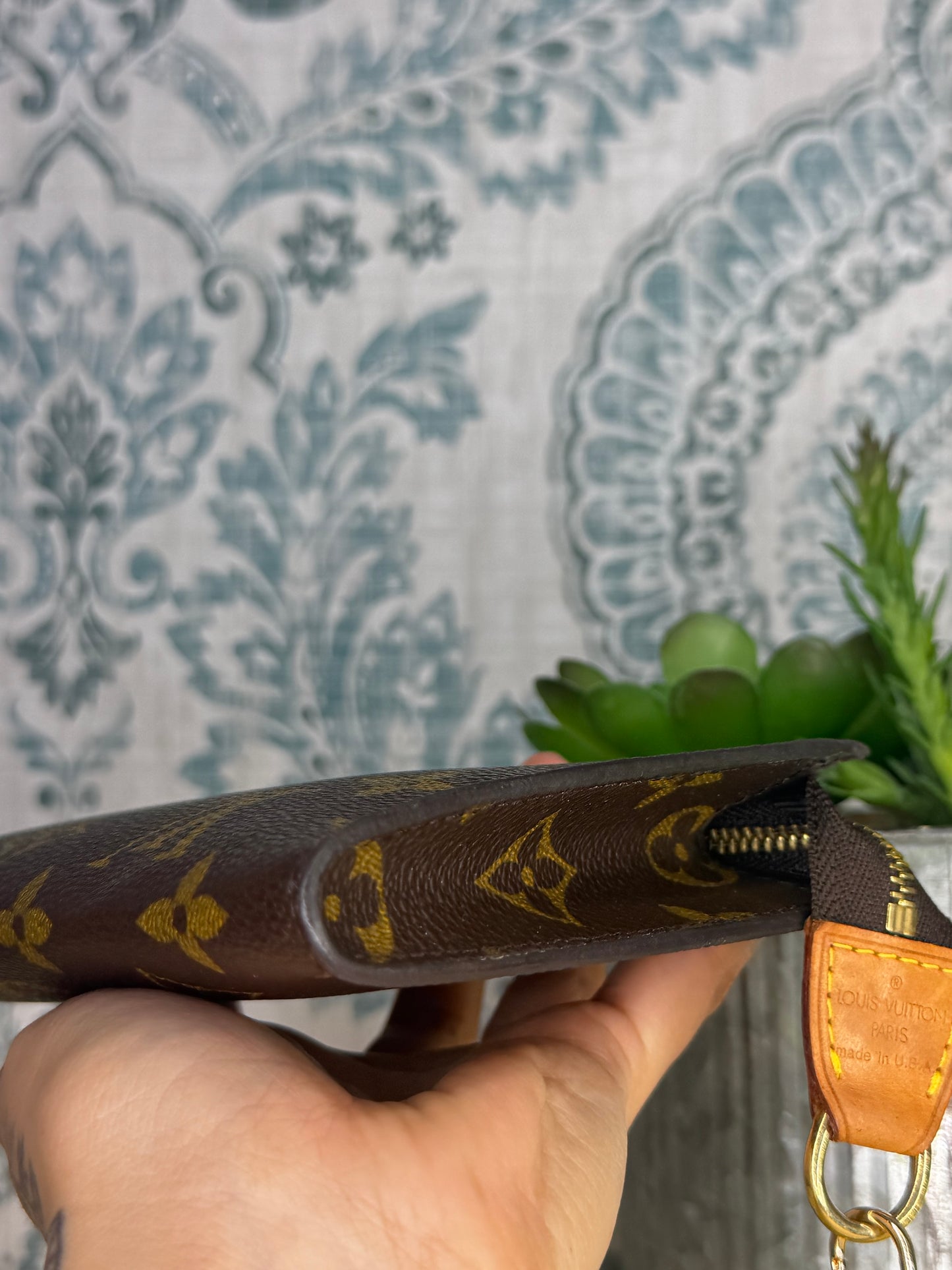 Louis Vuitton Bucket PM Pochette