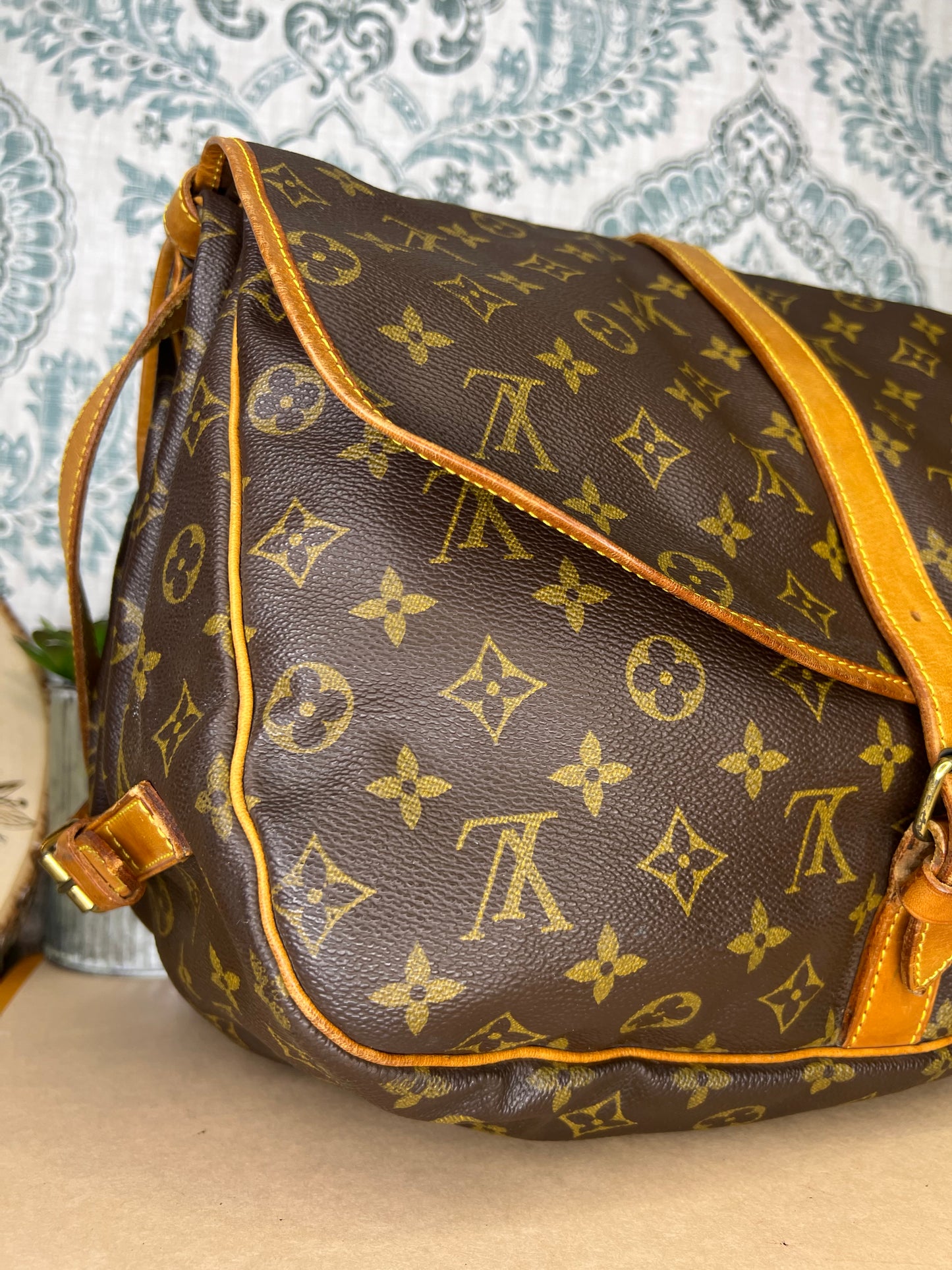 Louis Vuitton Saumur 35