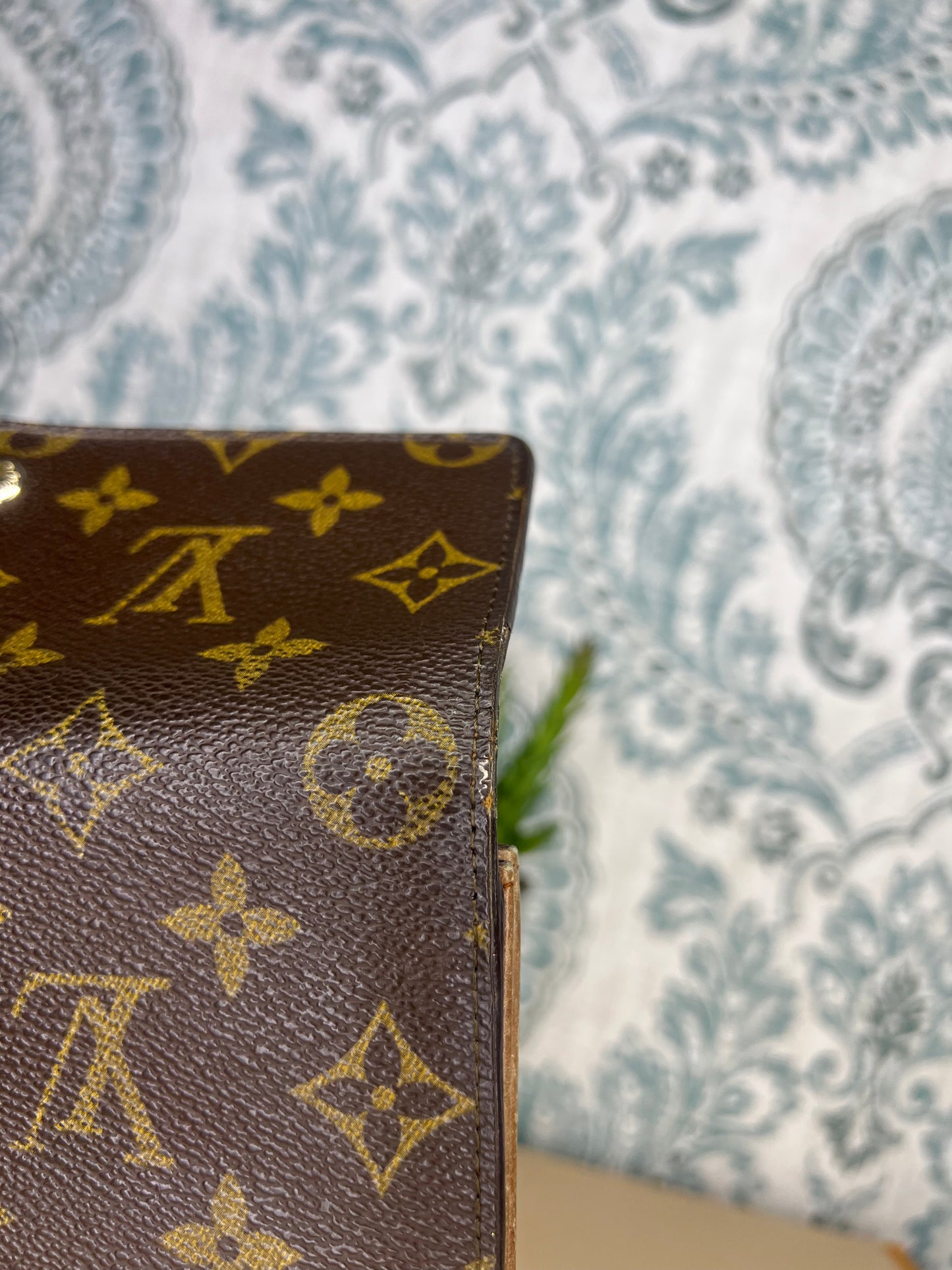 Louis Vuitton Monogram Sarah Wallet