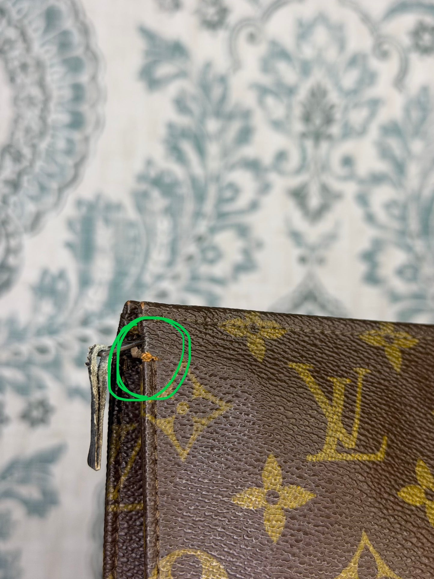 Louis Vuitton Toiletry 26