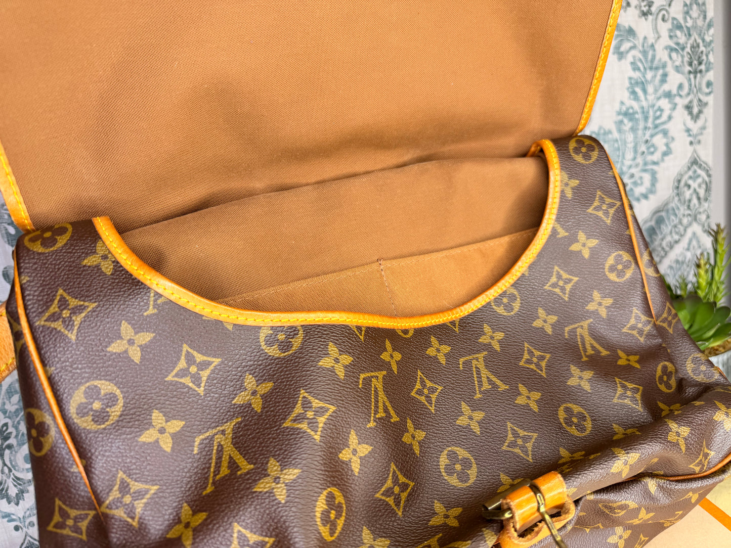 Louis Vuitton Saumur 35