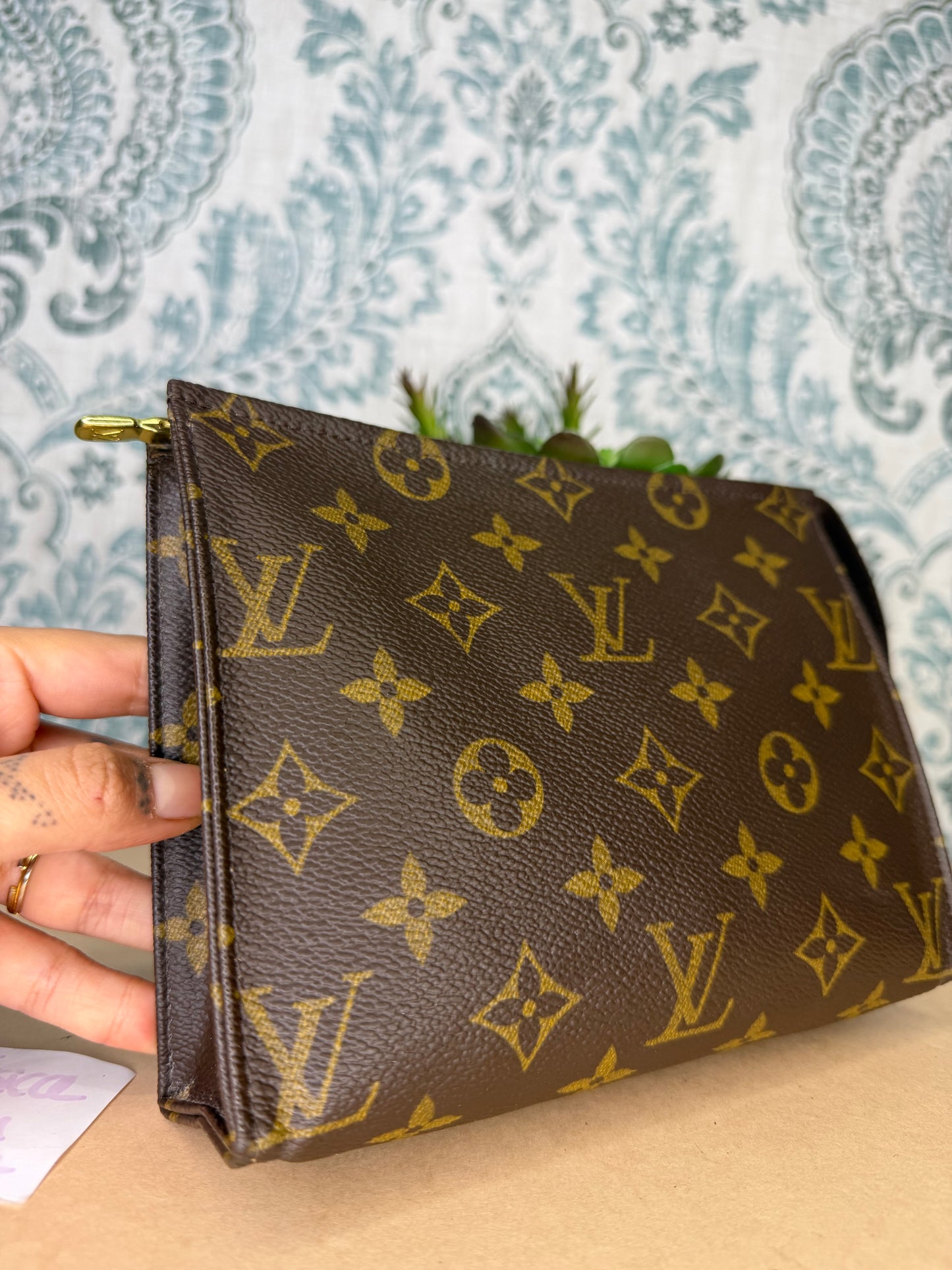 Louis Vuitton Toiletry 19