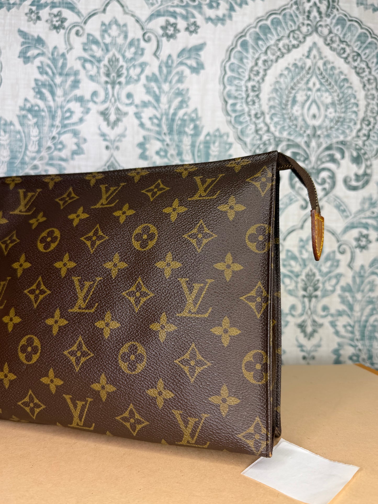 Louis Vuitton Toiletry 26