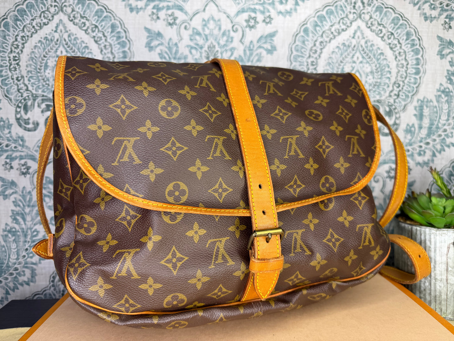 Louis Vuitton Saumur 35