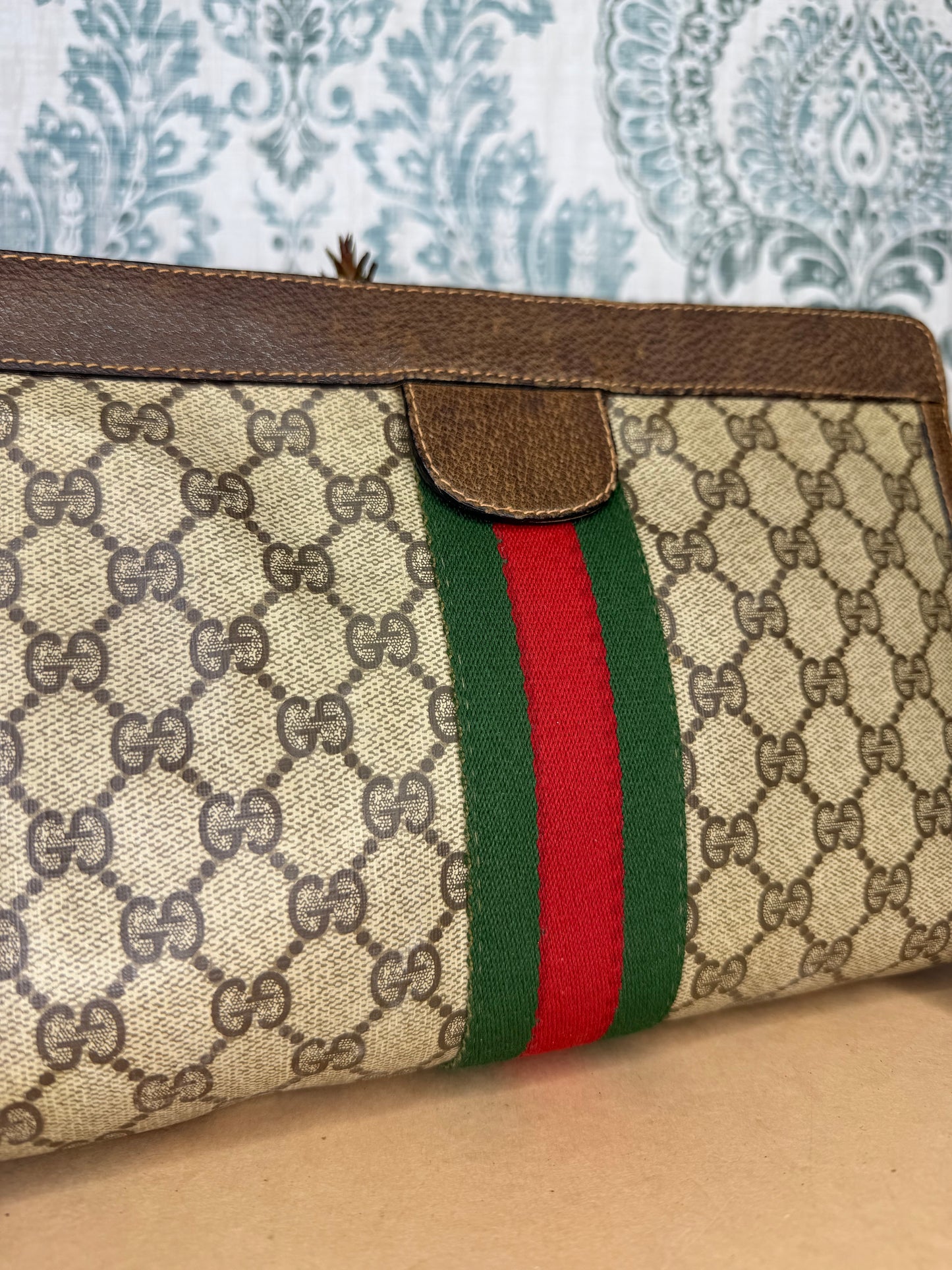 Gucci Supreme Sherry Line Clutch (Accessory Collection)