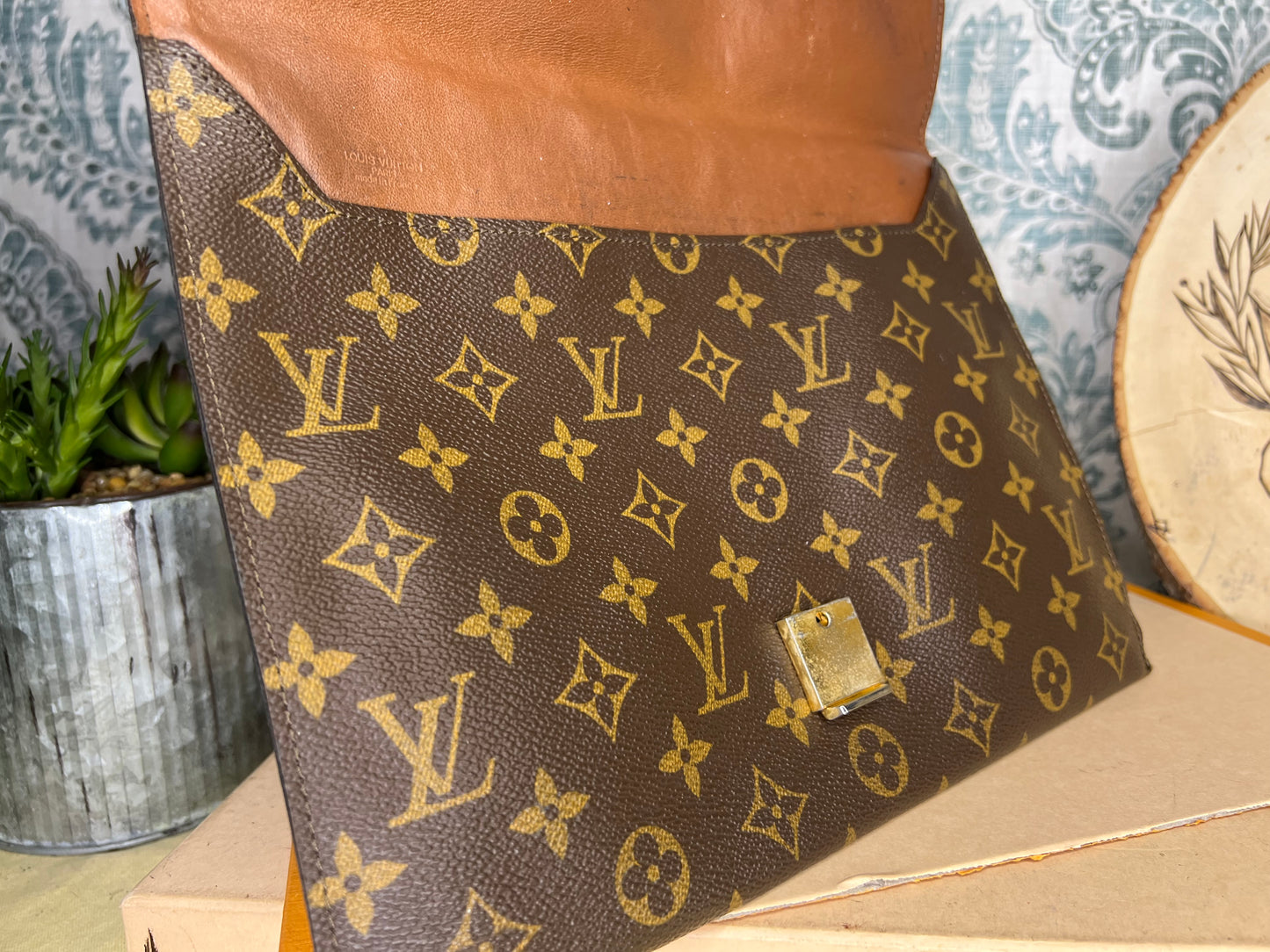 Louis Vuitton Poche Plate Clutch