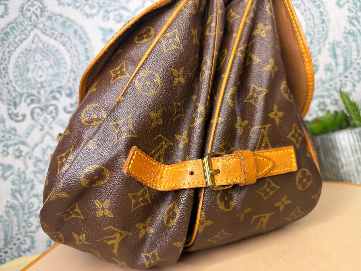 Louis Vuitton Saumur 35