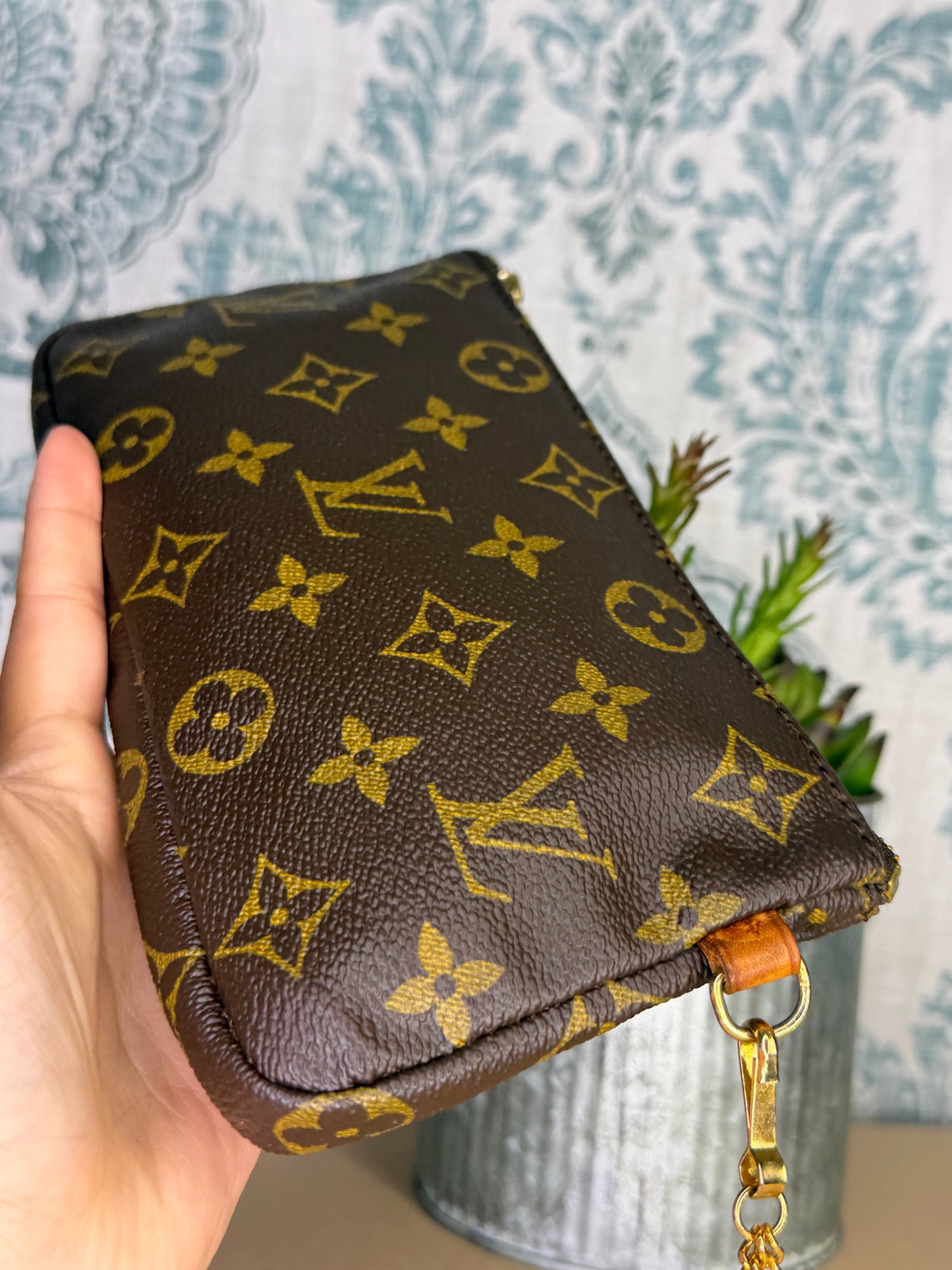 Louis Vuitton Sac Shopping Pouch