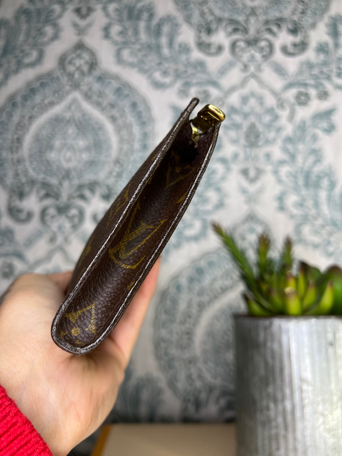 Louis Vuitton Bucket Pouch GM