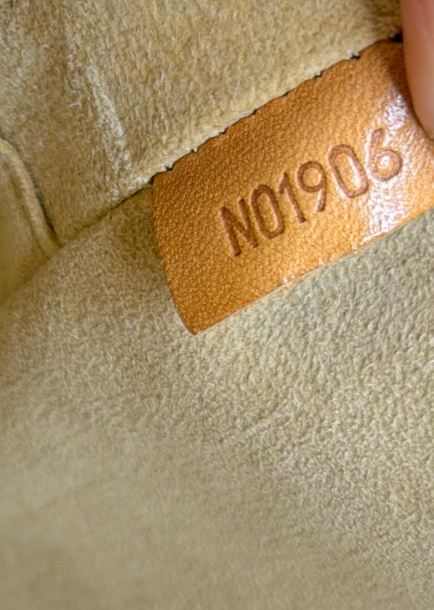 Louis Vuitton Porte Documents Voyage GM