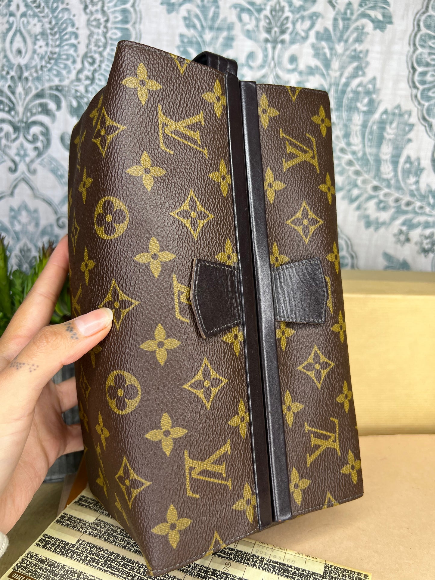 Louis Vuitton Toiletry / Dopp Kit
