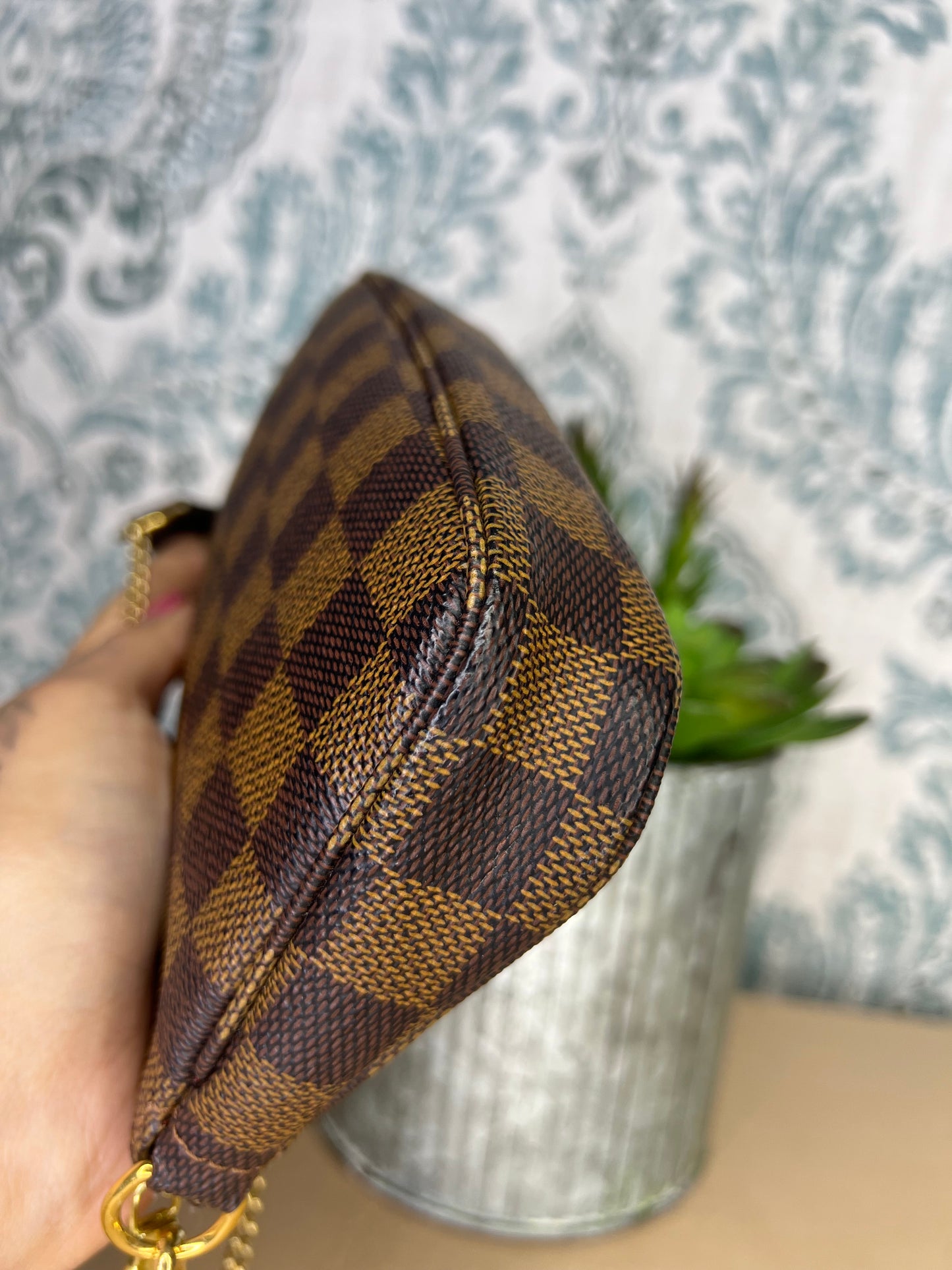 Louis Vuitton Damier Ebene Bucket Pochette