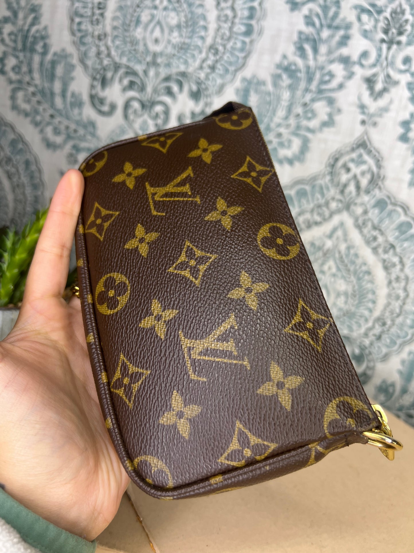 Louis Vuitton Bucket Pochette